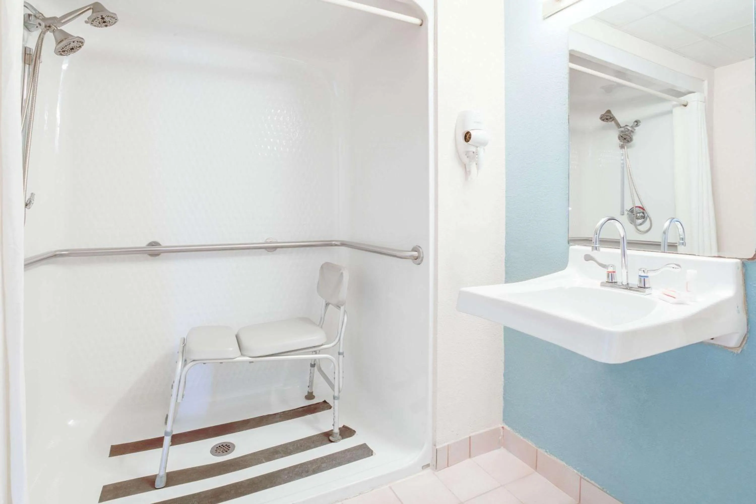 Shower in Super 8 by Wyndham Springfield-Battlefield