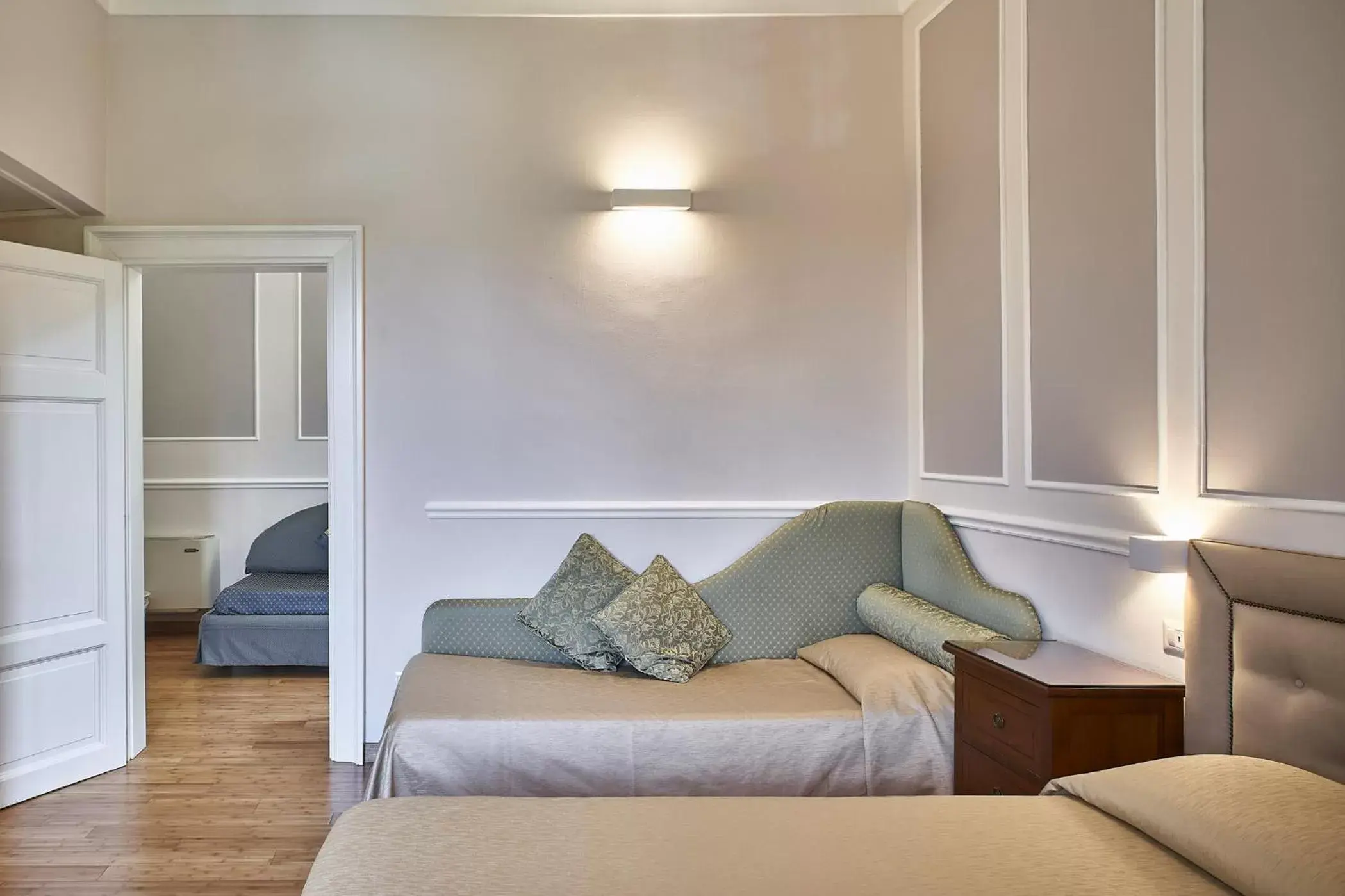 Bed, Seating Area in Albergo Chiusarelli