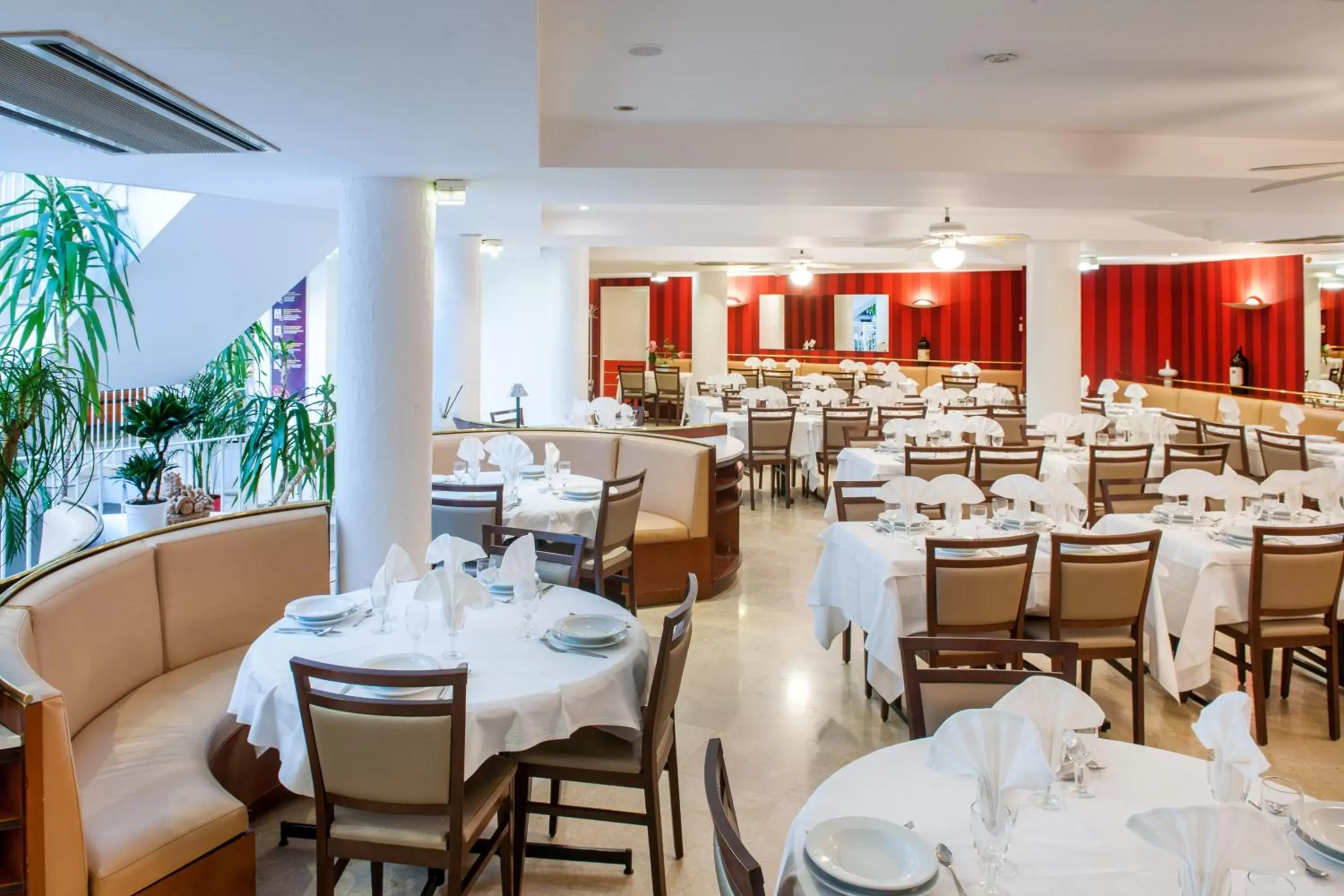 Restaurant/places to eat in Hôtel Saint Sauveur Restaurant/places to eat in Hôtel Saint Sauveur