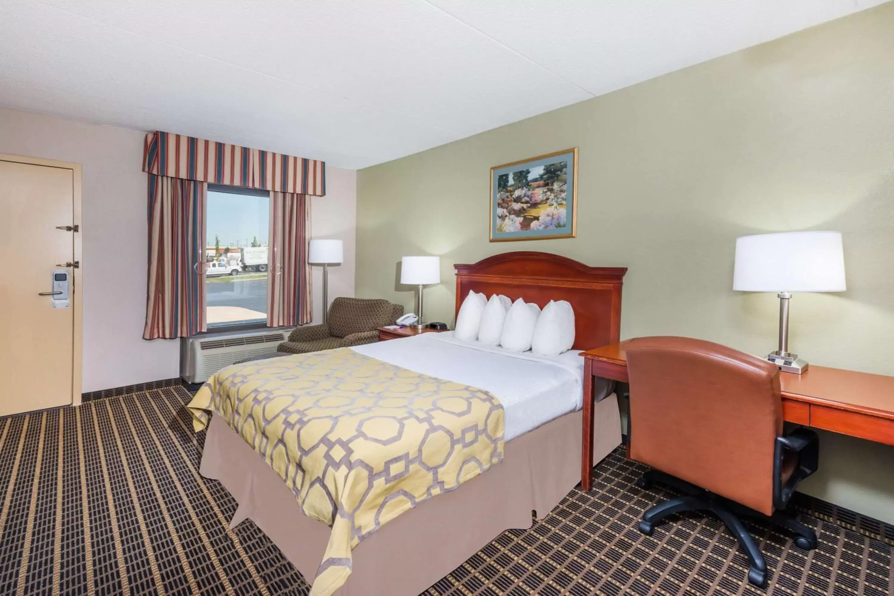 Photo of the whole room, Bed in Baymont by Wyndham Clarksville Northeast