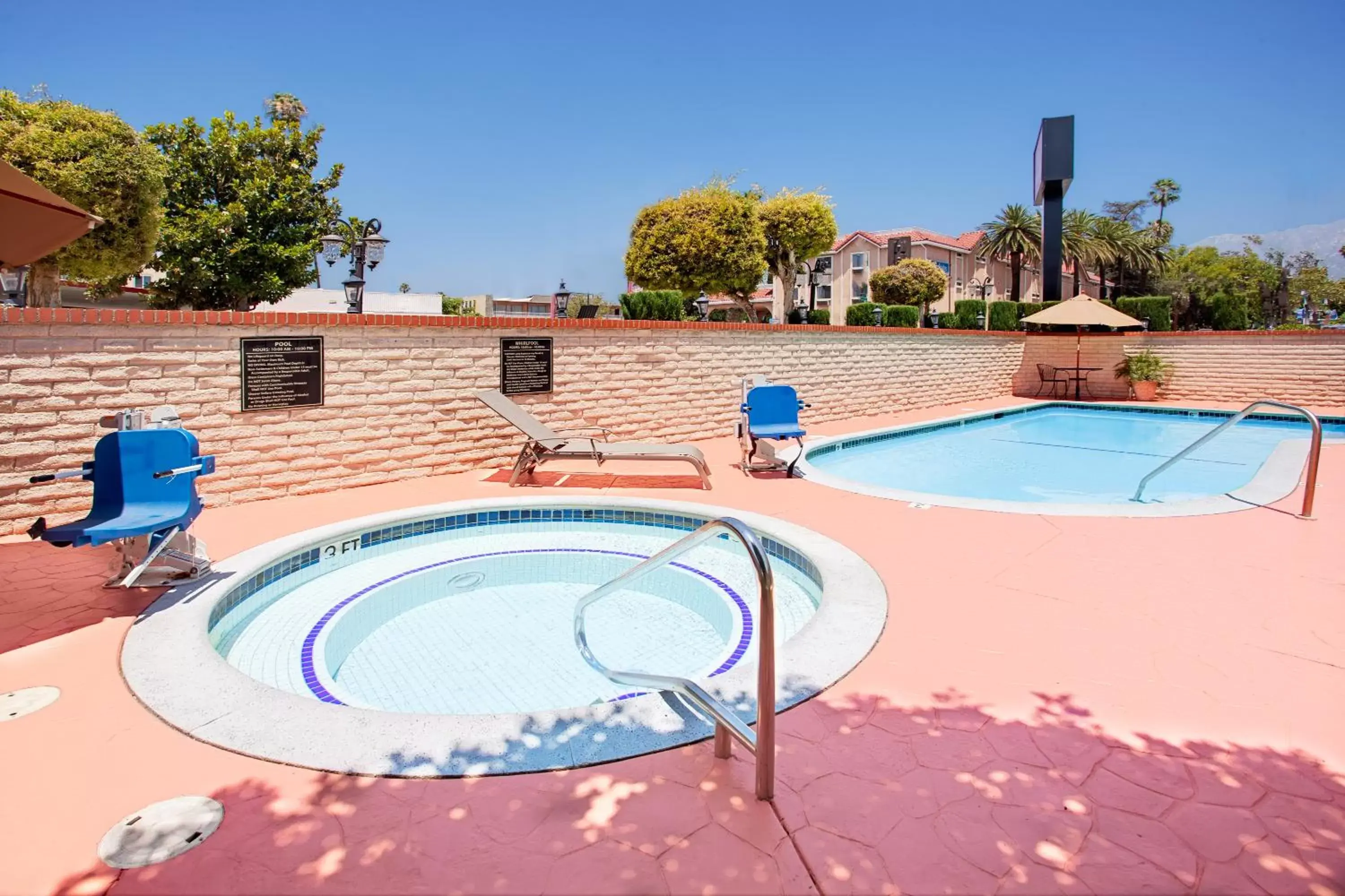 Hot Tub, Swimming Pool in Ramada by Wyndham Pasadena