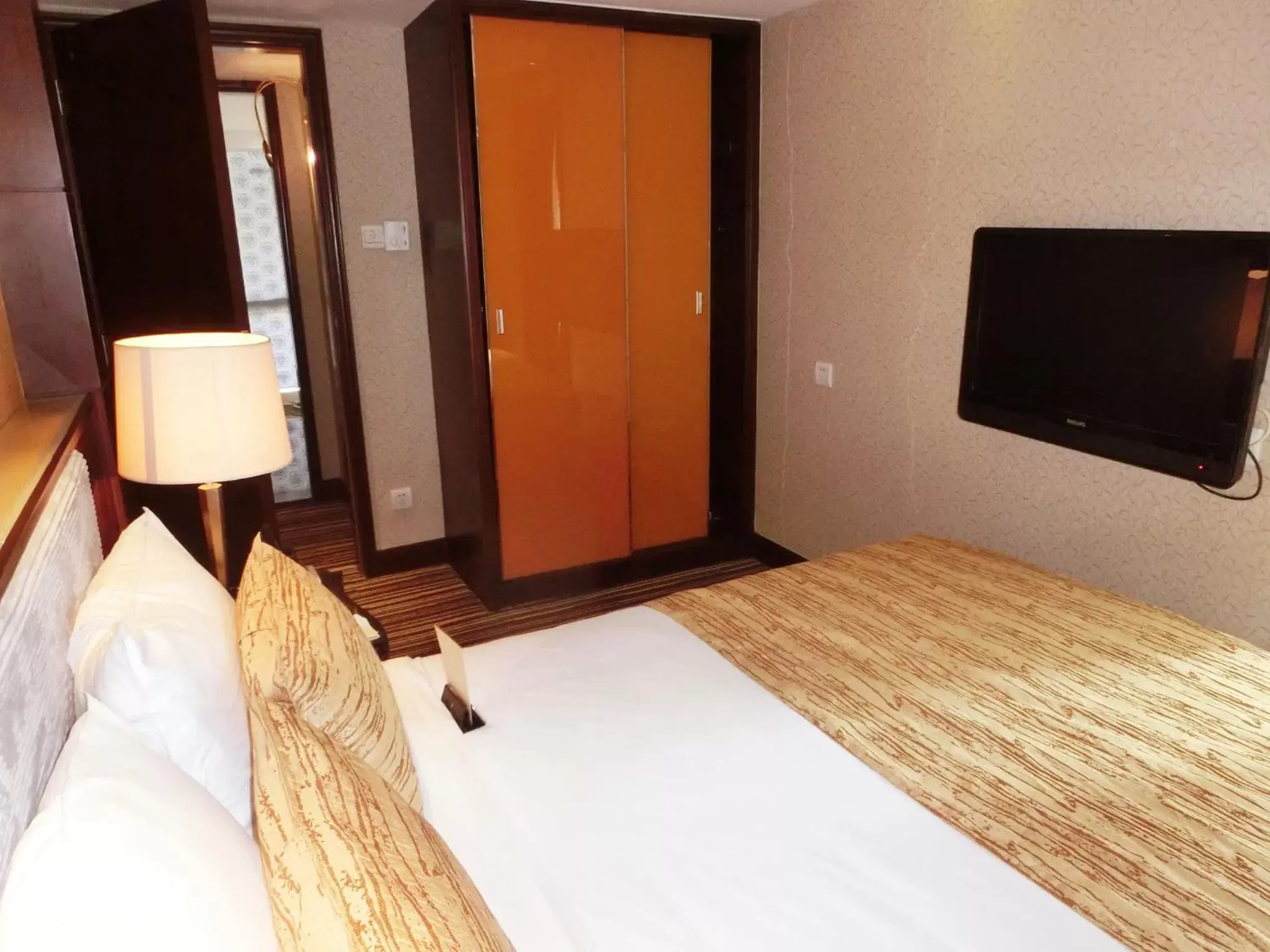 Bed, TV/Entertainment Center in Leeden Hotel Guangzhou