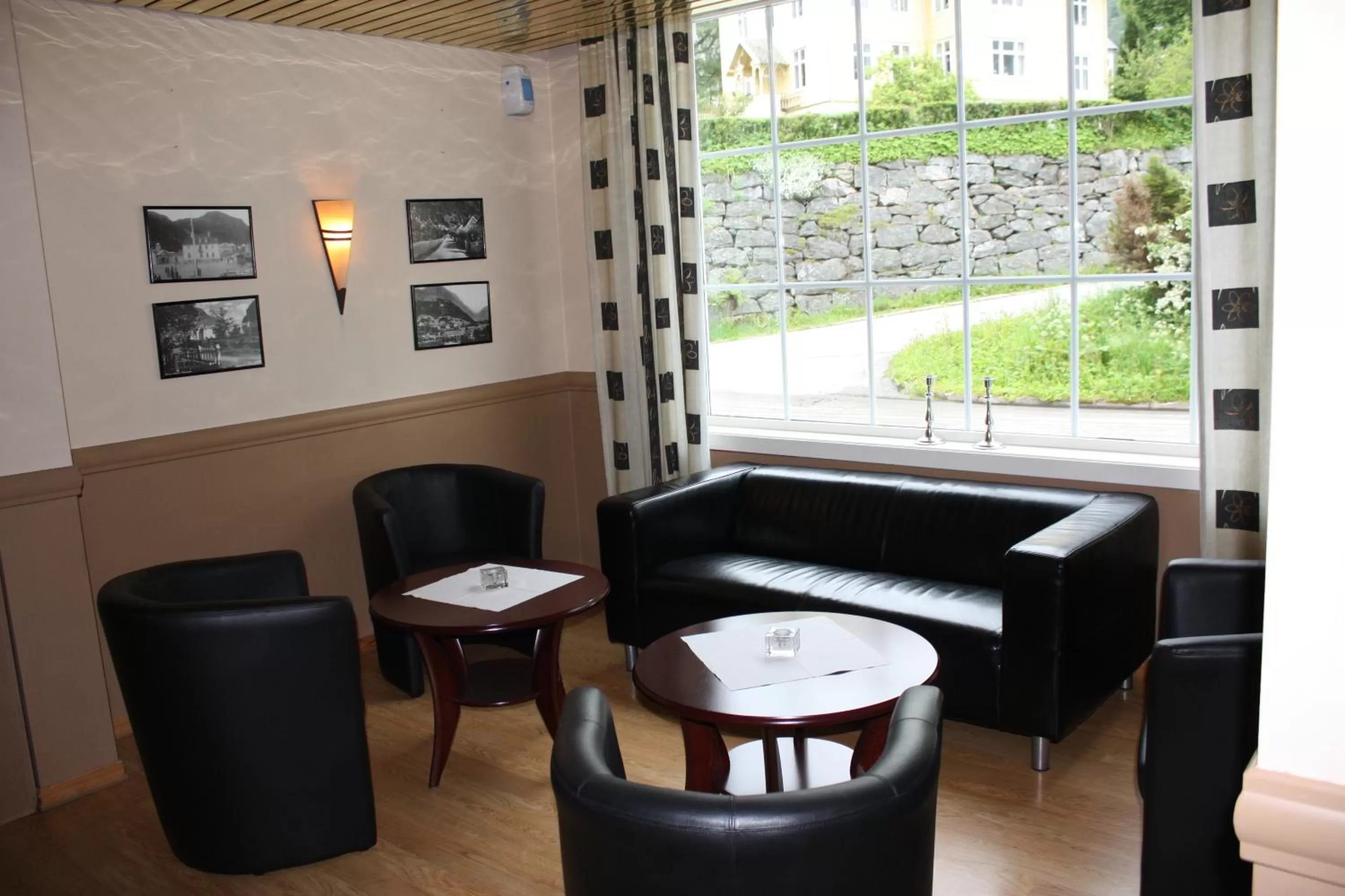 Lounge or bar in Øren Hotel