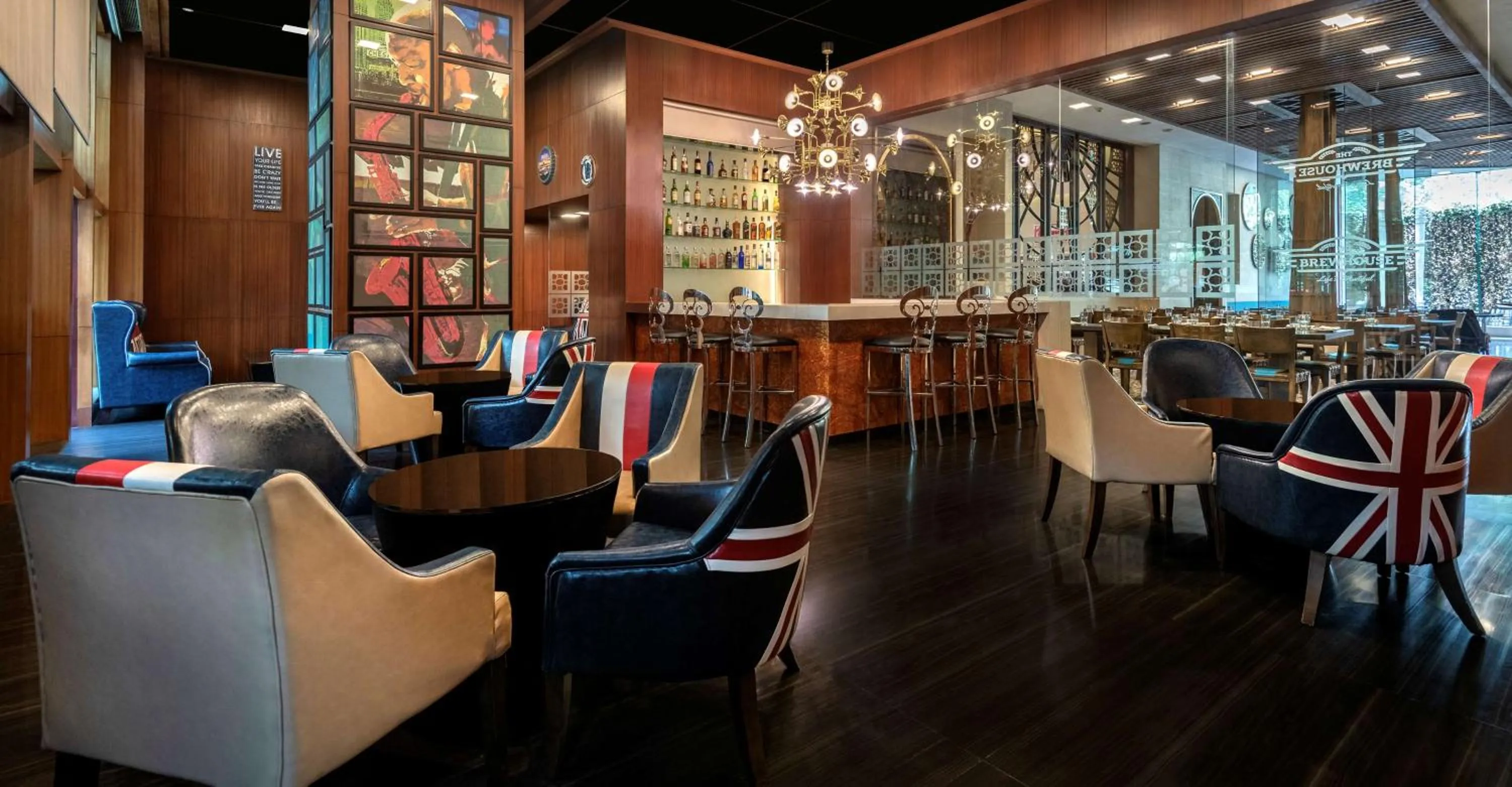 Lounge or bar in Radisson Gurugram Sohna Road City Center