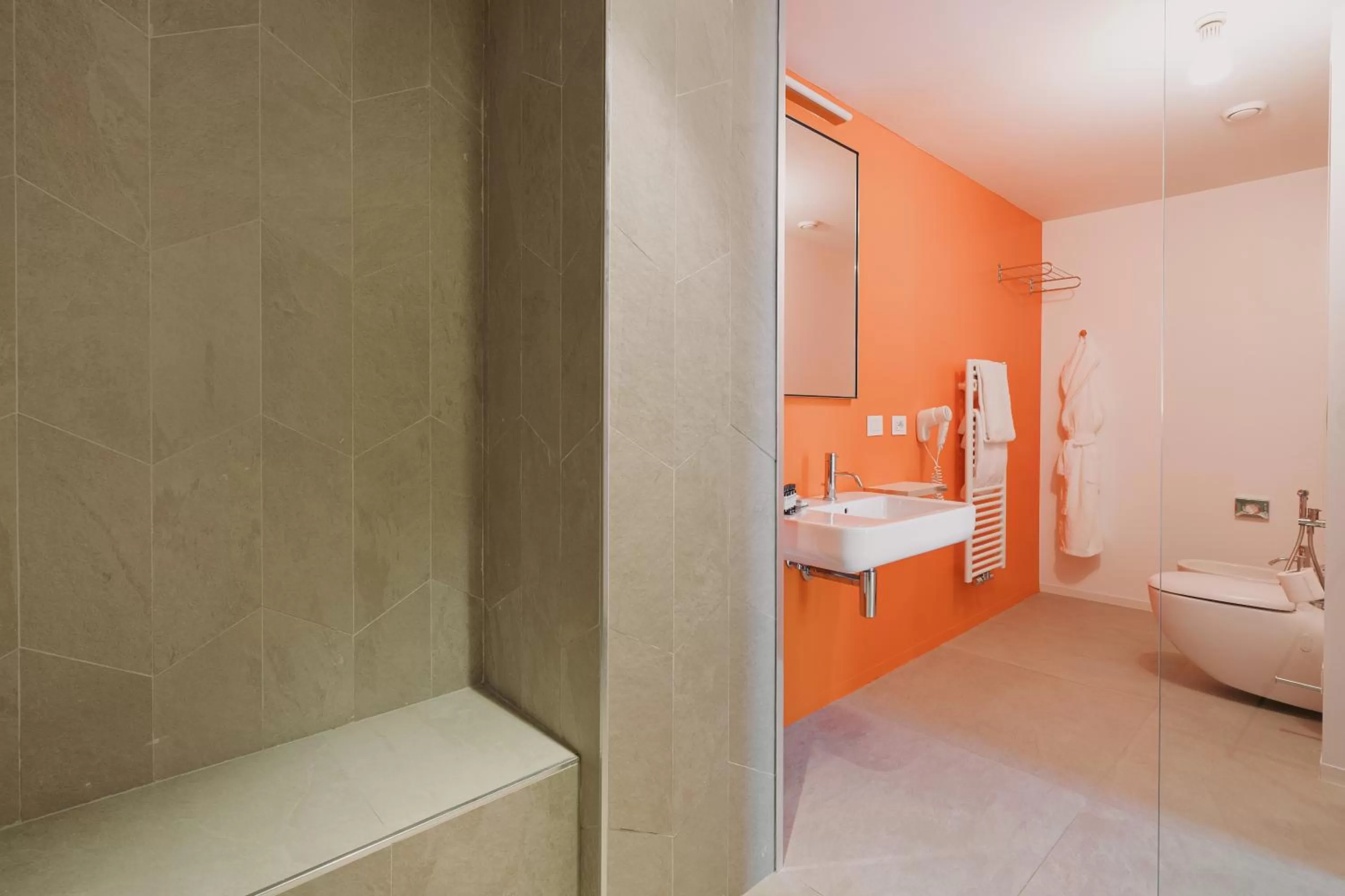 Shower in Collini Rooms, WorldHotels Crafted