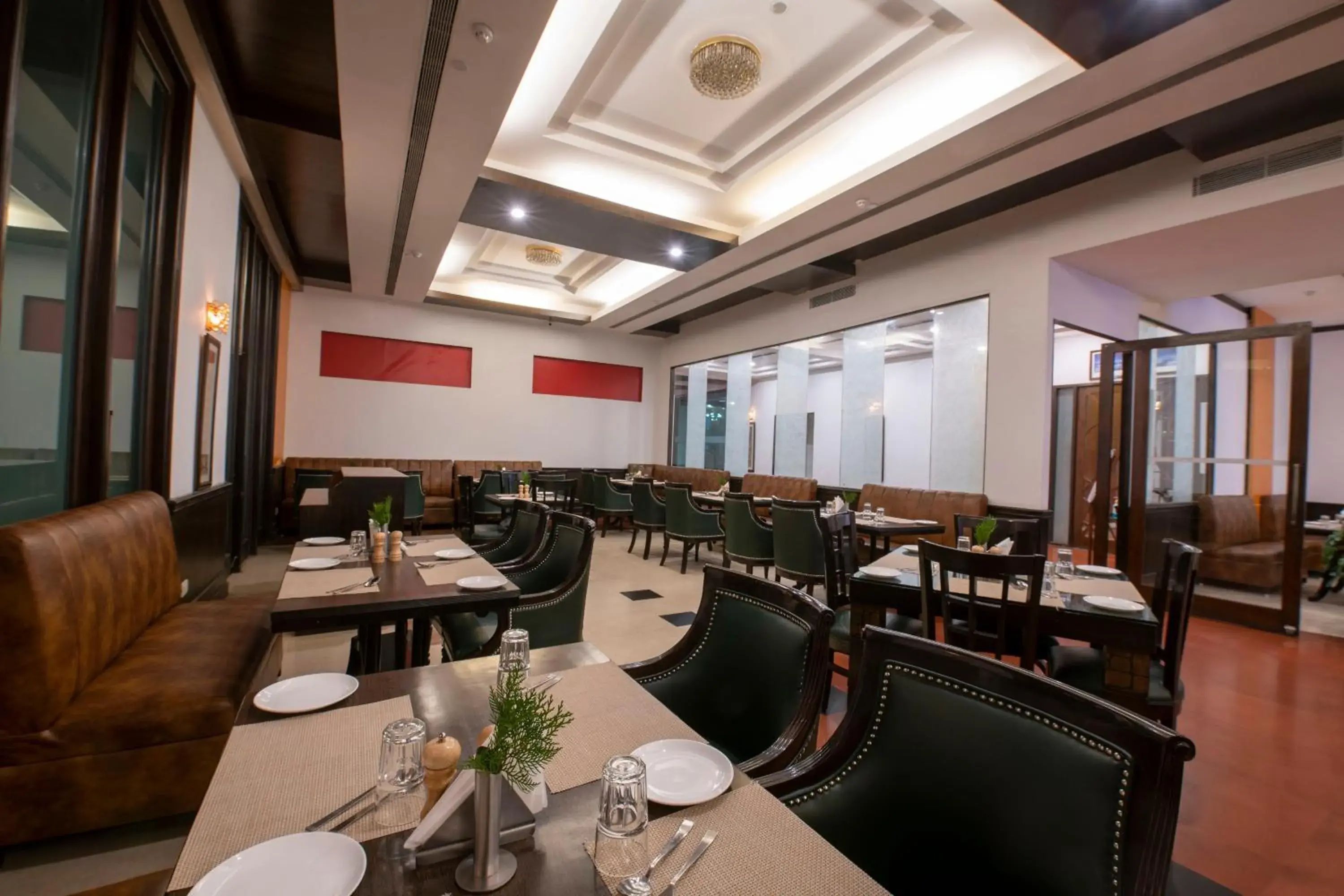 Restaurant/Places to Eat in Mastiff Grand Manali Resort