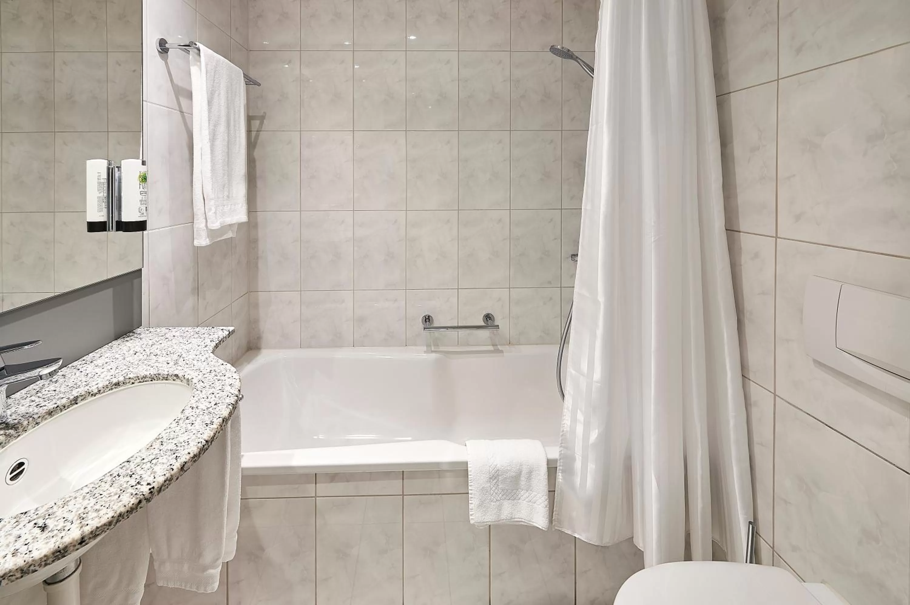 Photo of the whole room in Hotel Central Luzern