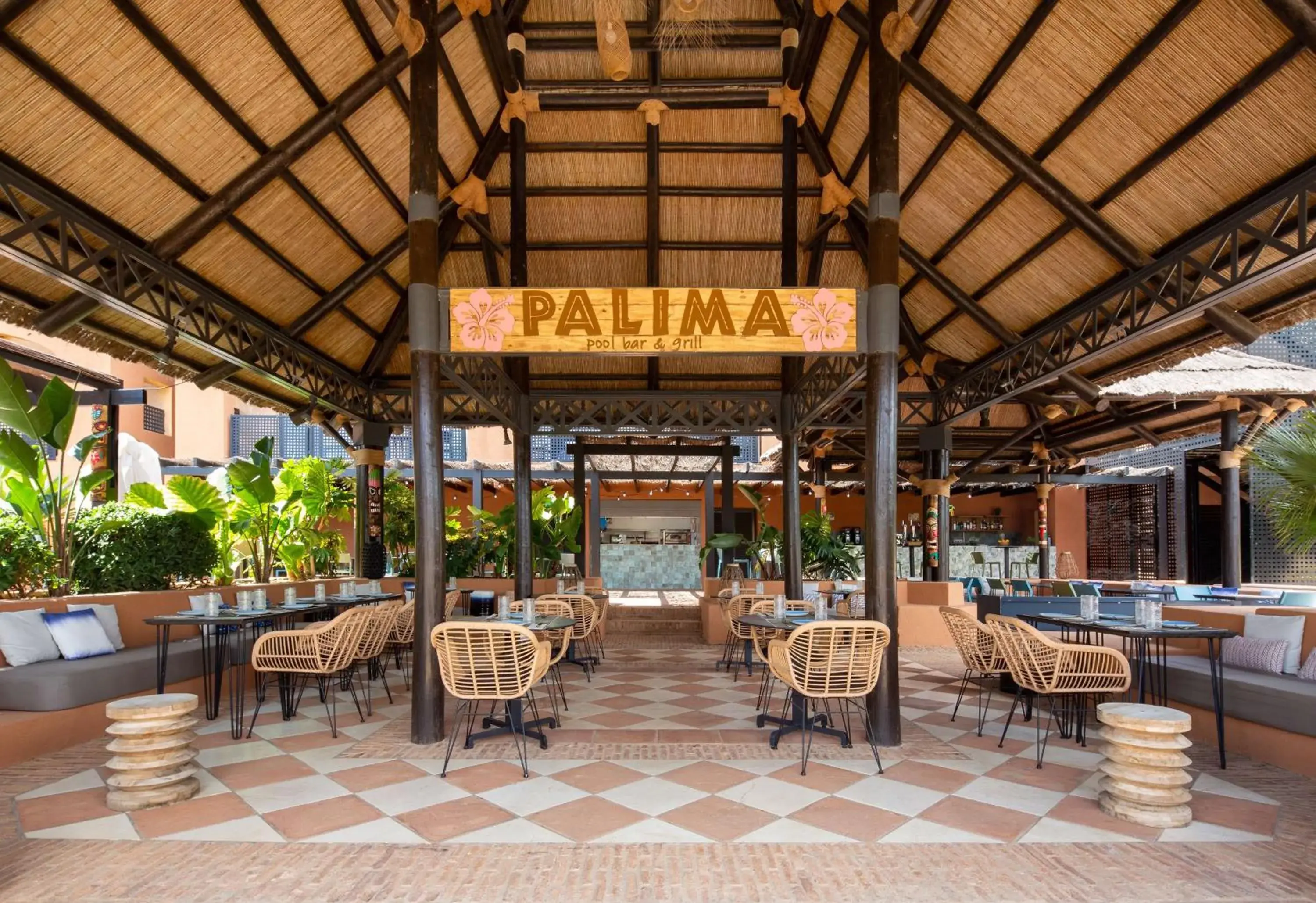 Lounge or bar in DoubleTree by Hilton Islantilla Beach Golf Resort