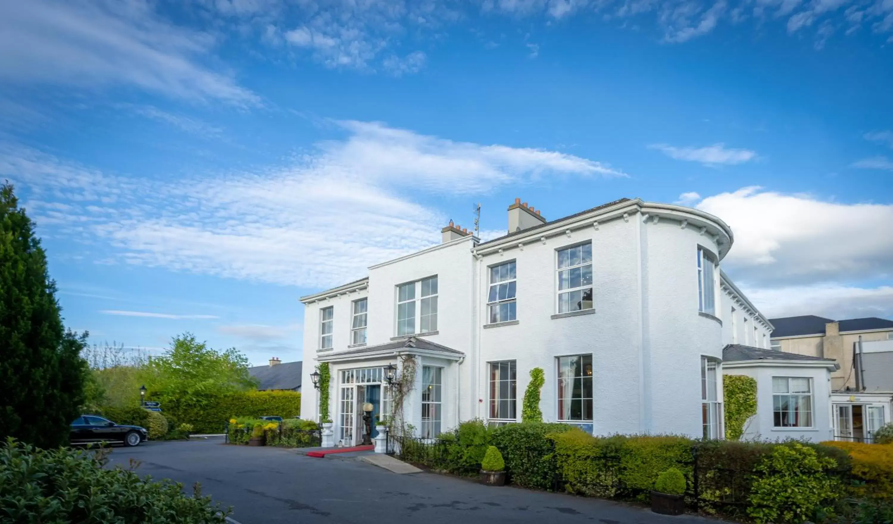 Property Building in Castle Oaks House Hotel