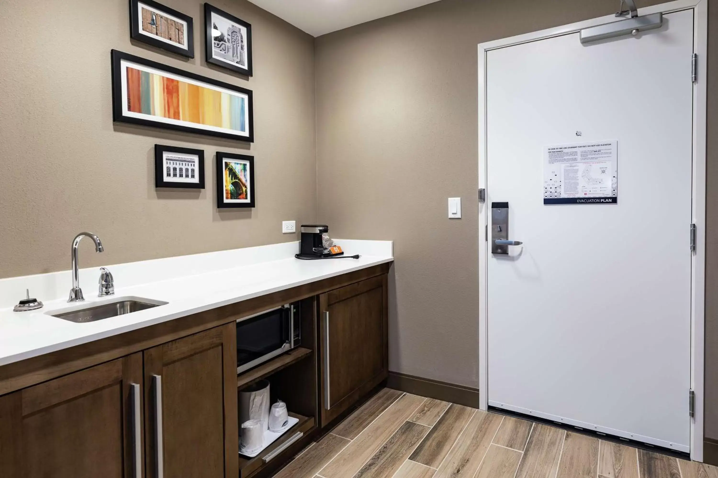 Kitchen or kitchenette, Kitchen/Kitchenette in Hampton Inn & Suites By Hilton-Columbia Killian Road