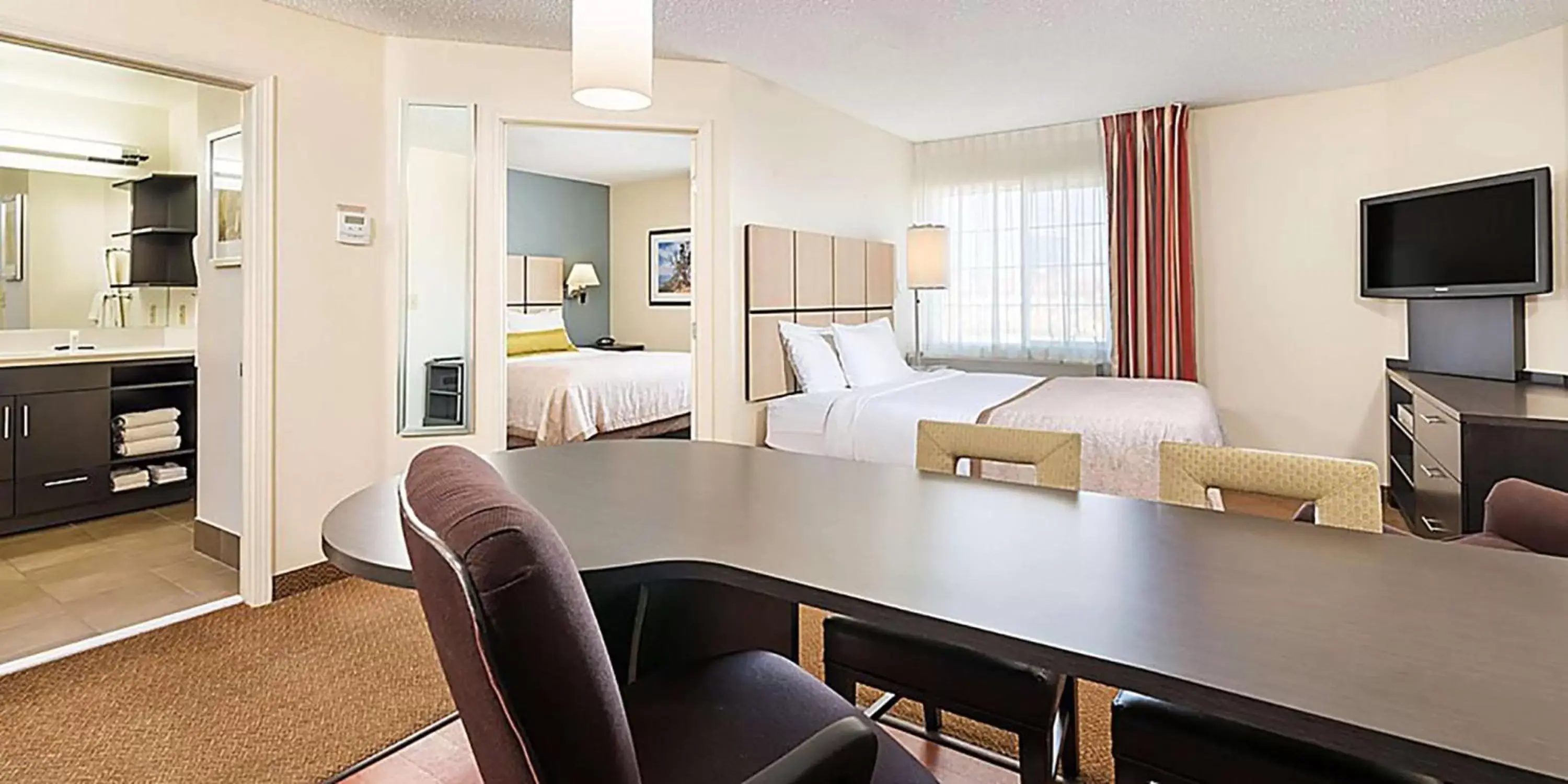 Photo of the whole room in Sonesta Simply Suites Pittsburgh Airport