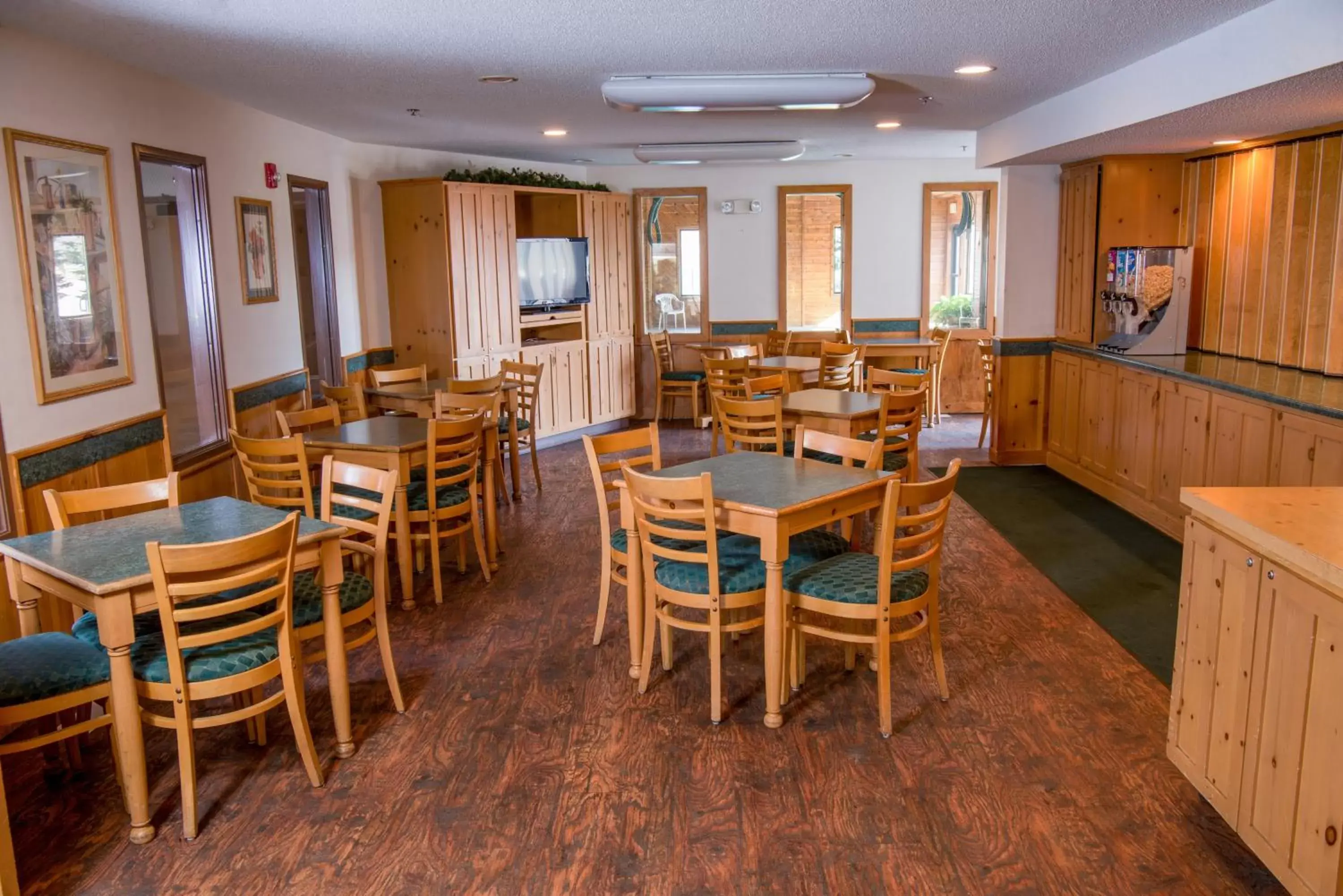 Restaurant/Places to Eat in Summerset Hotel and Suites Rapid City West