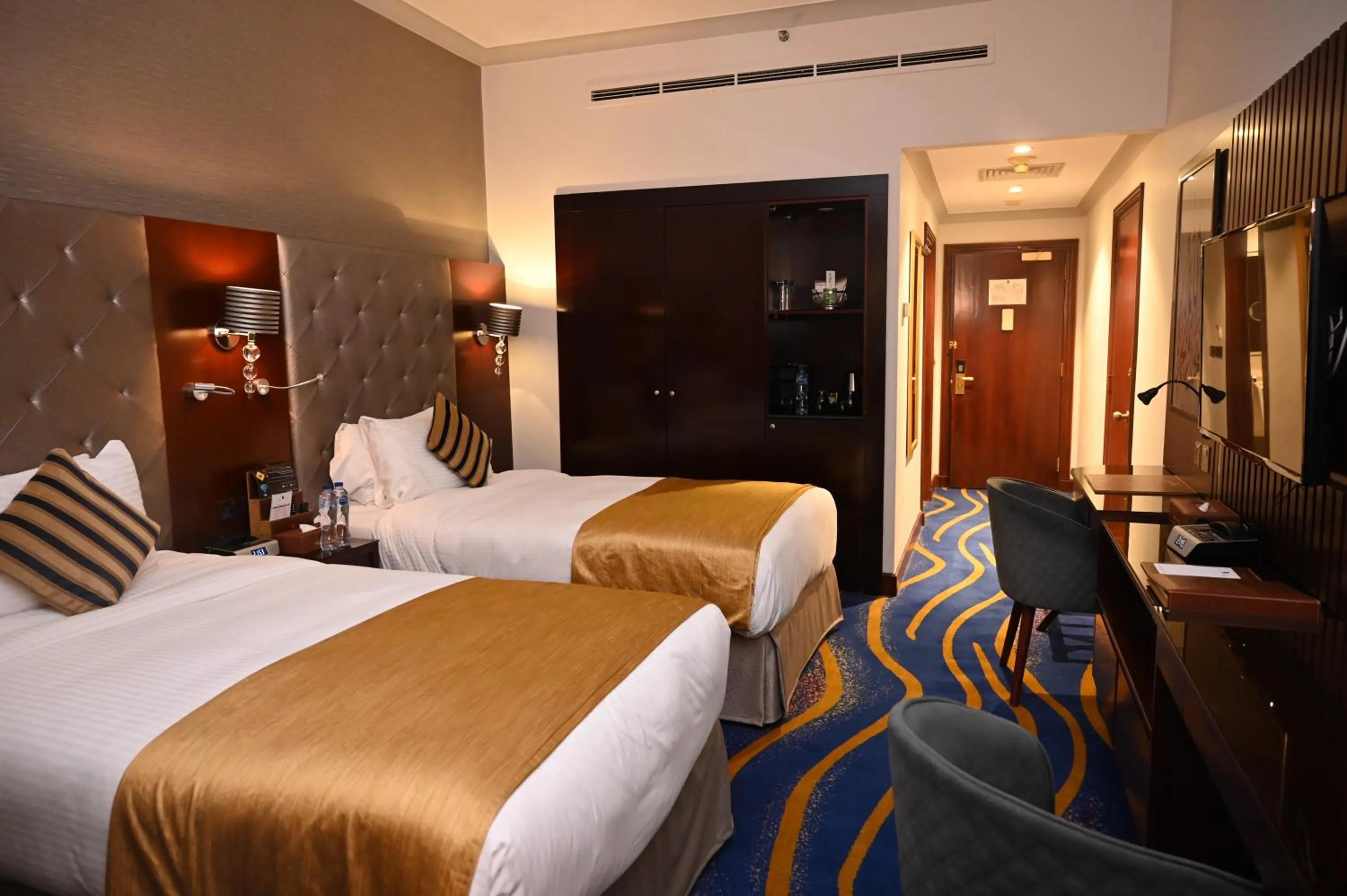 Deluxe Twin Bed  Room with Haram view in Dar Al Taqwa Hotel