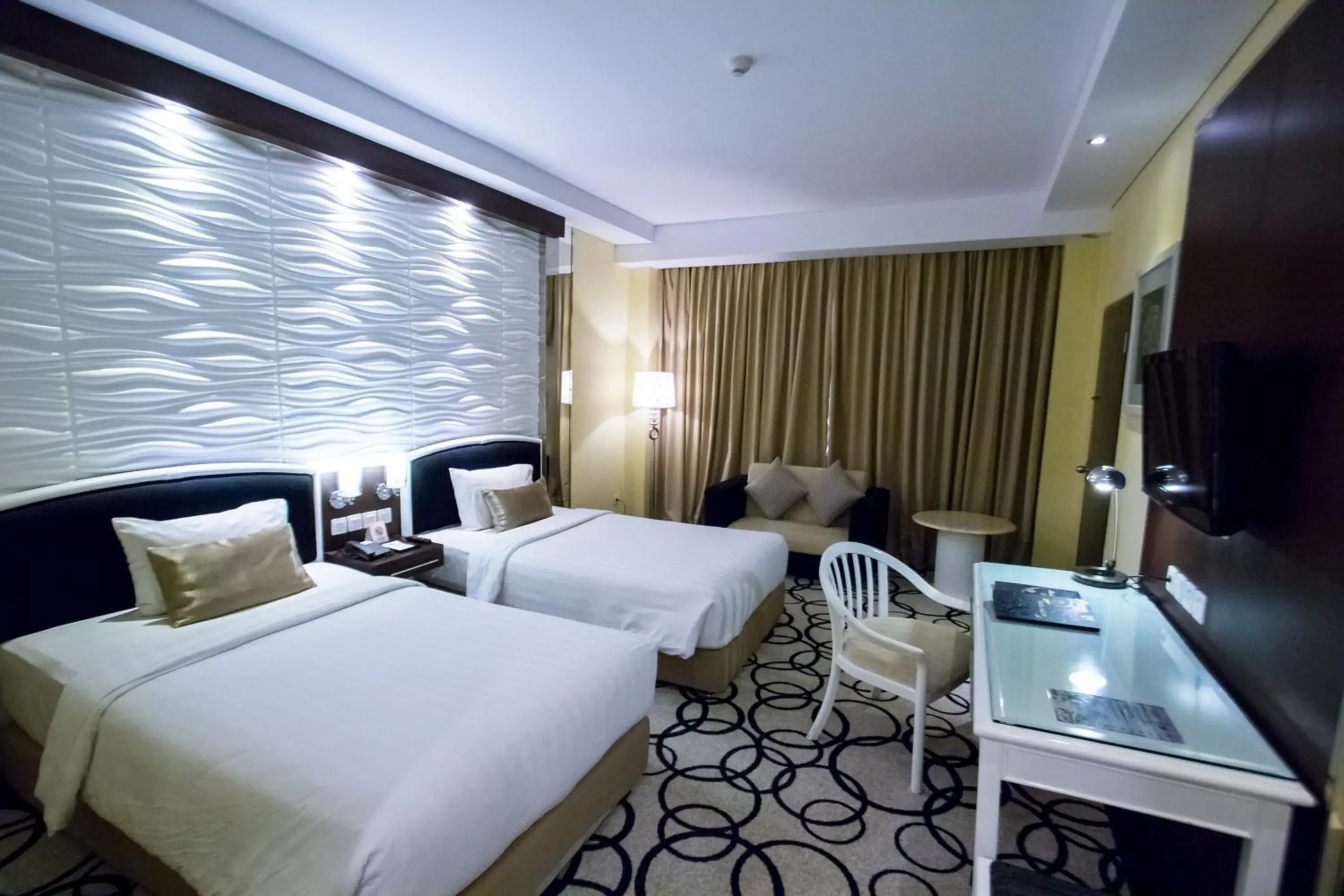 Bed in Hotel New Saphir Yogyakarta