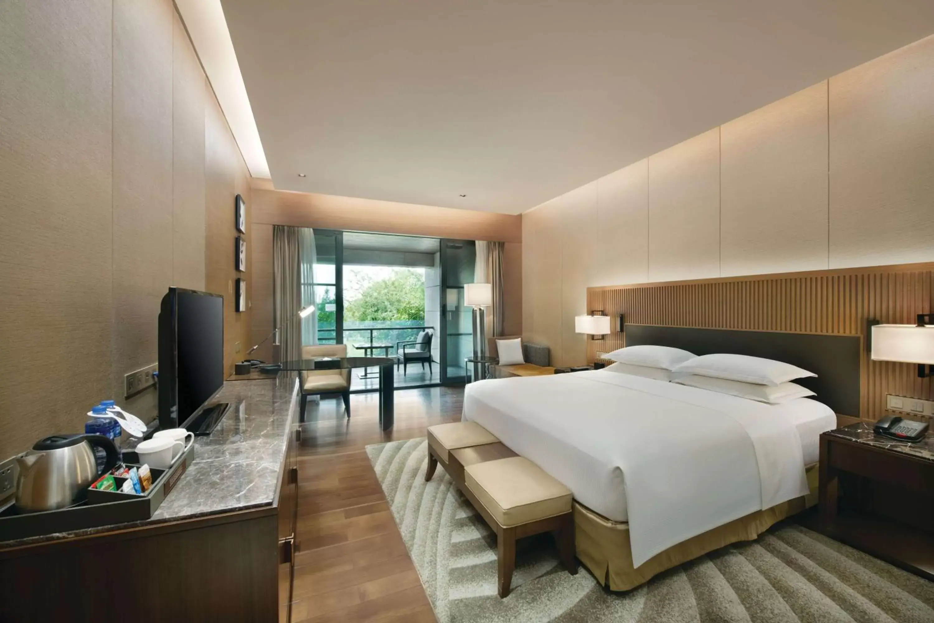 Bedroom in Hilton Wuhan Optics Valley