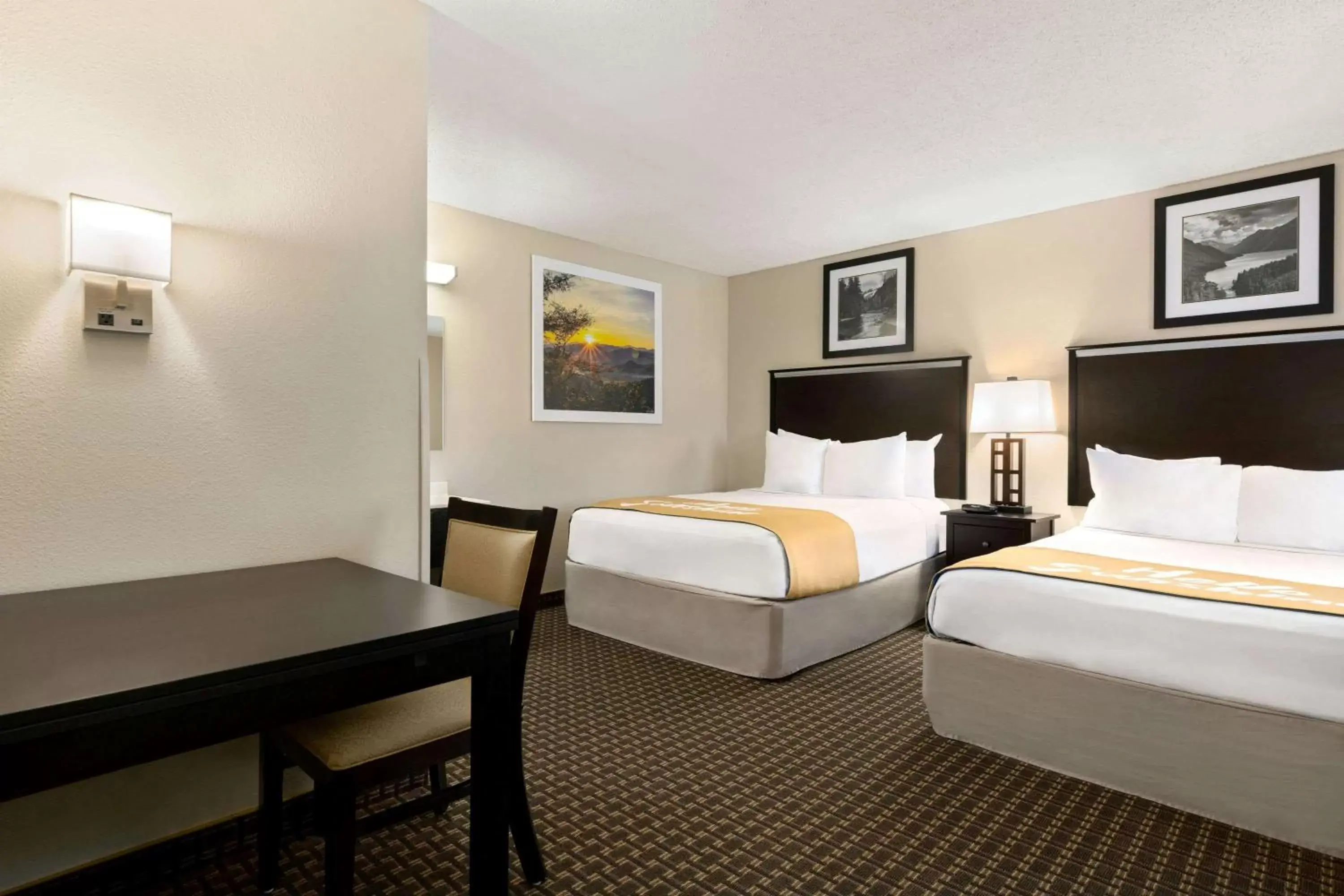 Photo of the whole room, Bed in Days Inn by Wyndham Cortez
