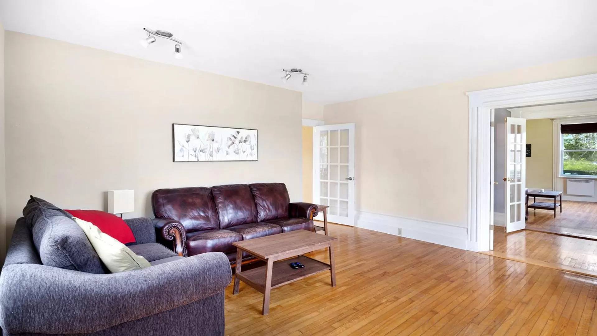 Living room in Homeport Motel