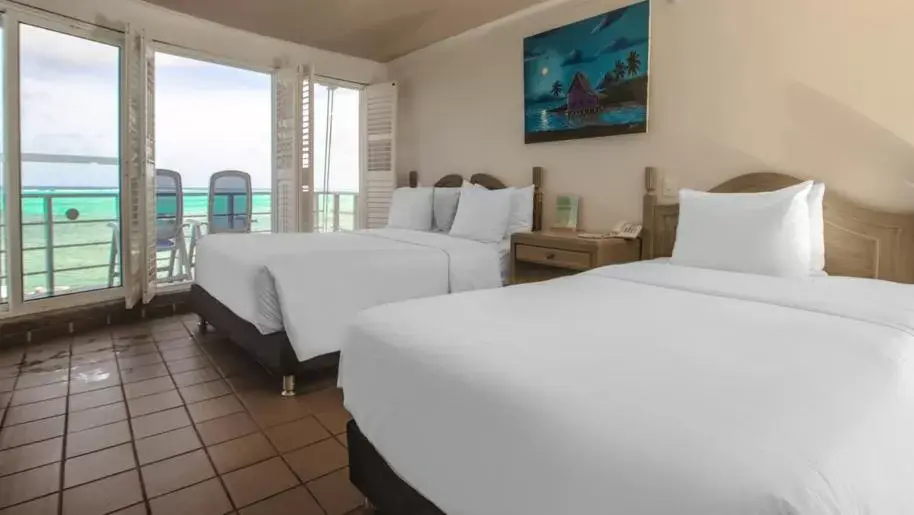 Bedroom, Bed in Decameron Aquarium - All Inclusive