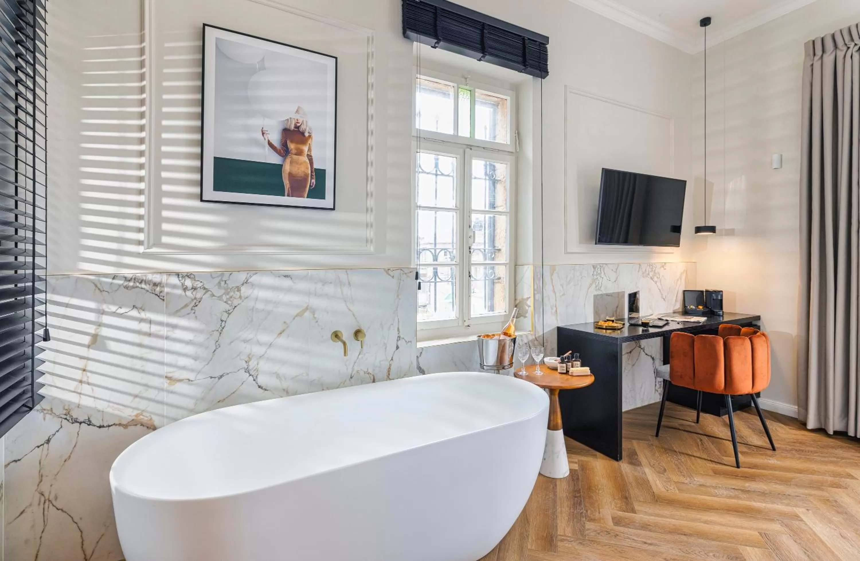 King Suite with Balcony in Damson - Machne Yehuda Hotel