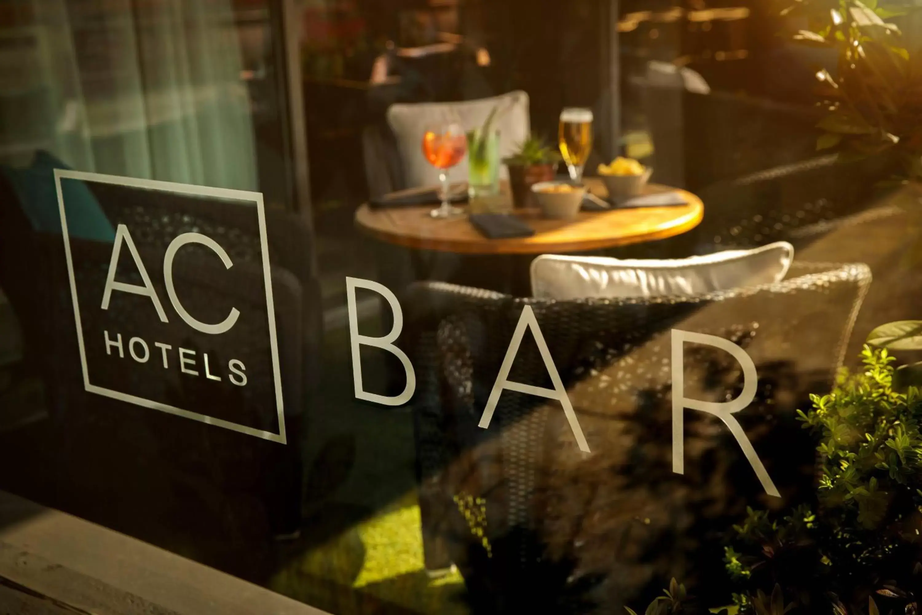 Lounge or bar in AC Hotel by Marriott Manchester Salford Quays