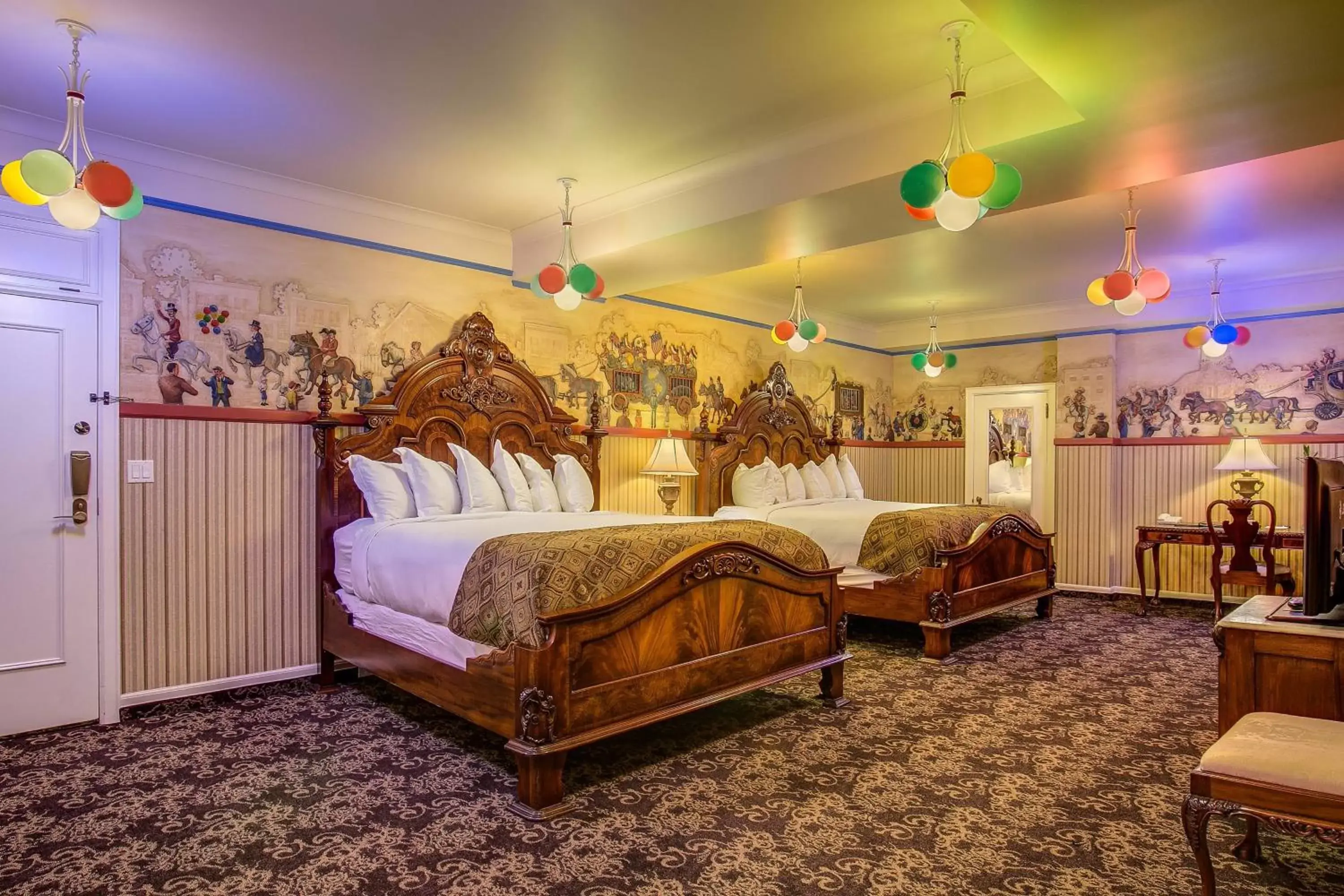 Photo of the whole room, Bed in The Historic Davenport, Autograph Collection