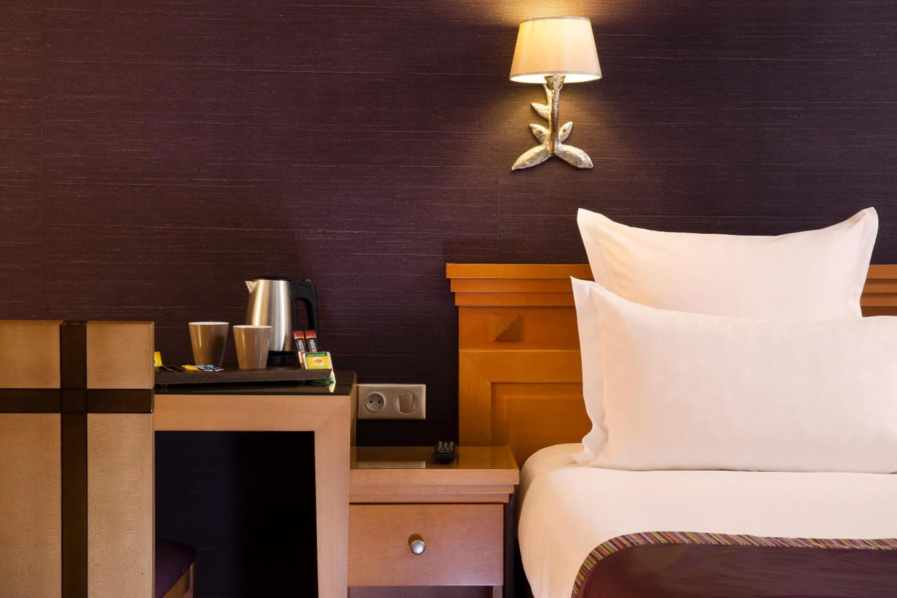 Bed in Hôtel Mondial