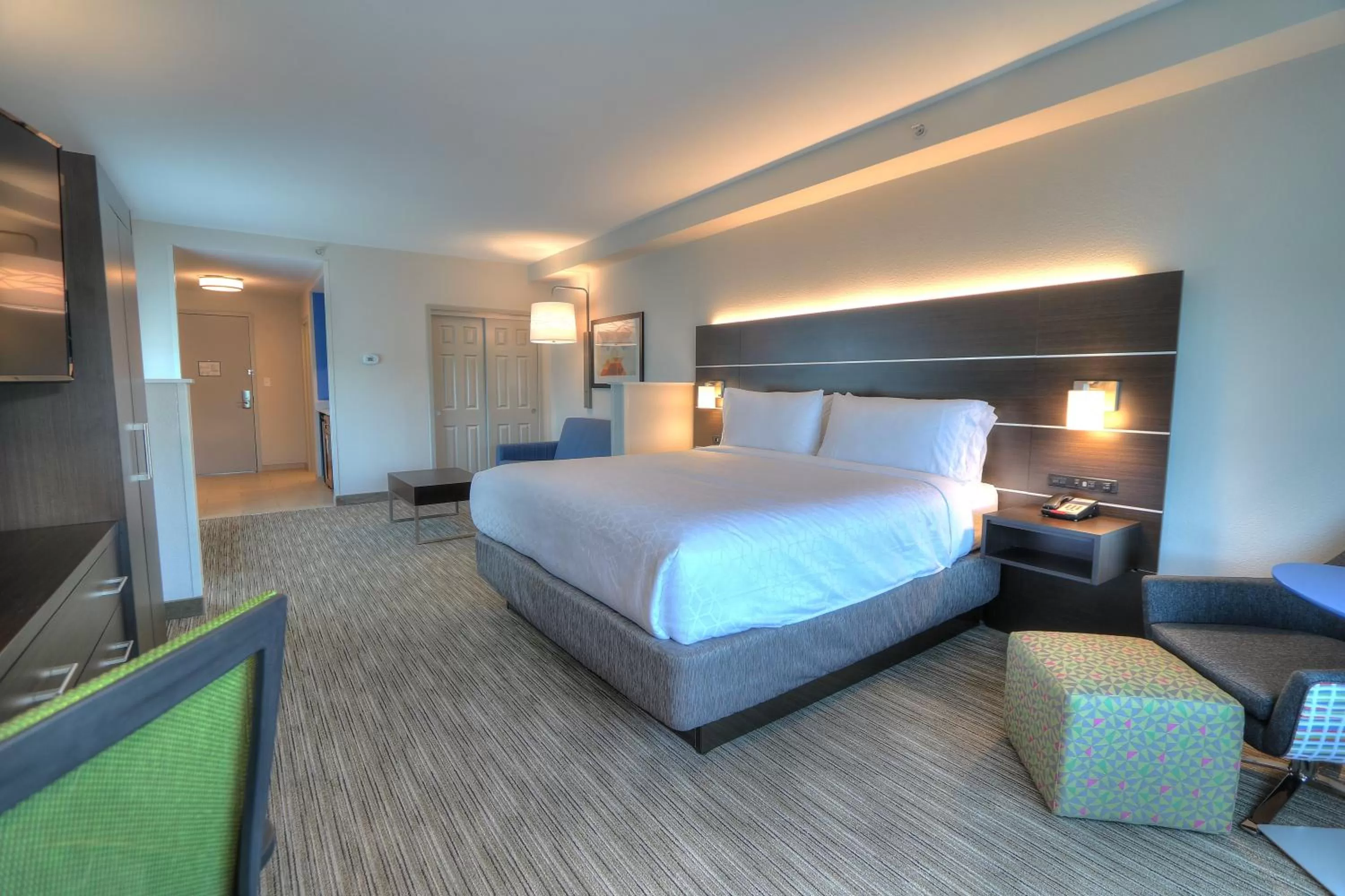 Photo of the whole room, Bed in Holiday Inn Express Hotel & Suites Mobile Saraland by IHG