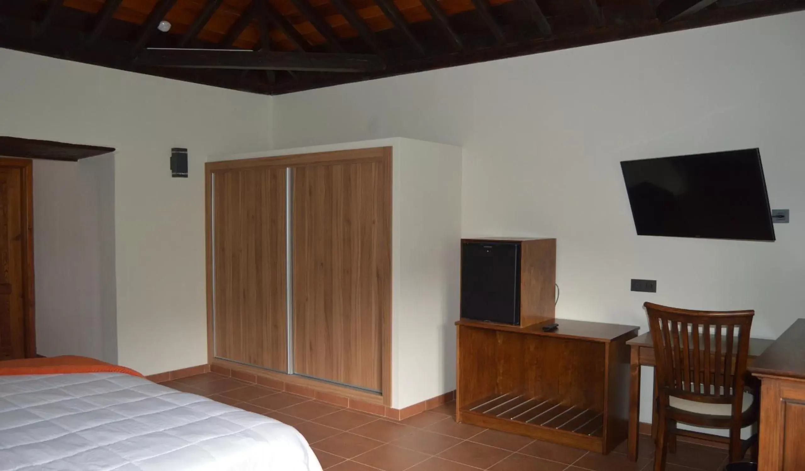 TV and multimedia, TV/Entertainment Center in Hotel Rural Casablanca