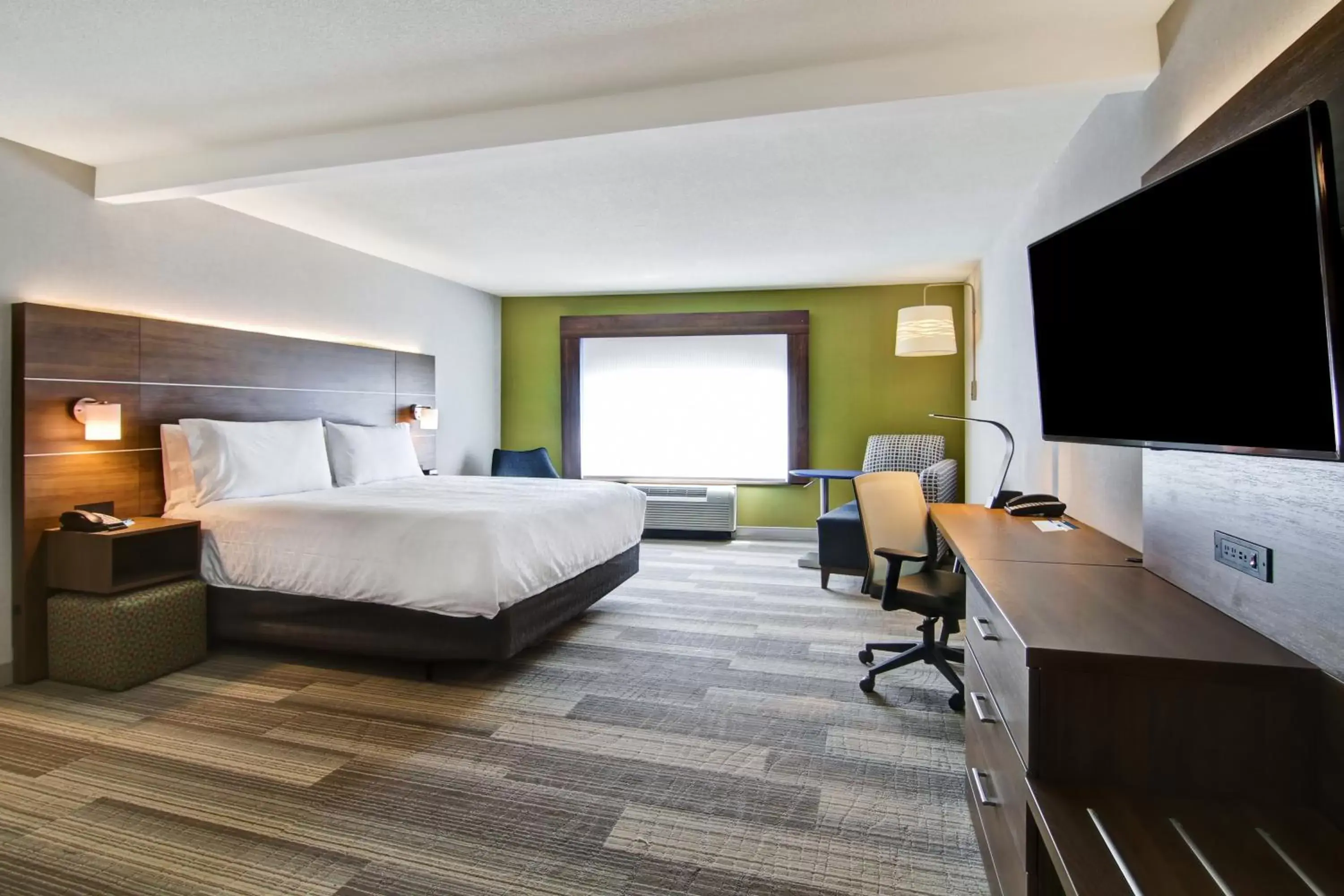 Photo of the whole room, TV/Entertainment Center in Holiday Inn Express Hotel & Suites Toronto - Markham, an IHG Hotel