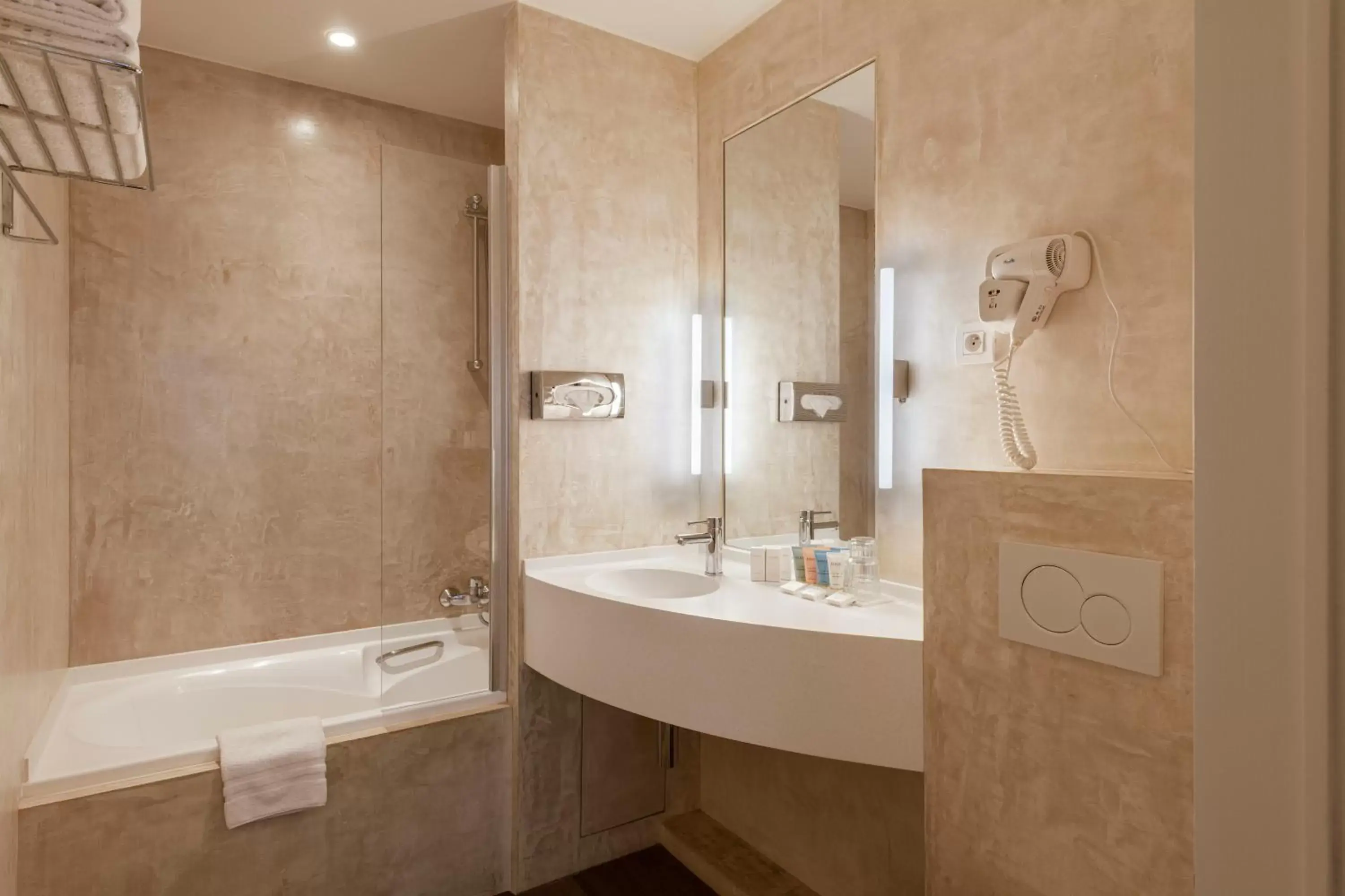 Classic Double or Twin Room in Dukes' Academie Brugge - by Dukes' Hotel Collection Classic Double or Twin Room in Dukes' Academie Brugge - by Dukes' Hotel Collection