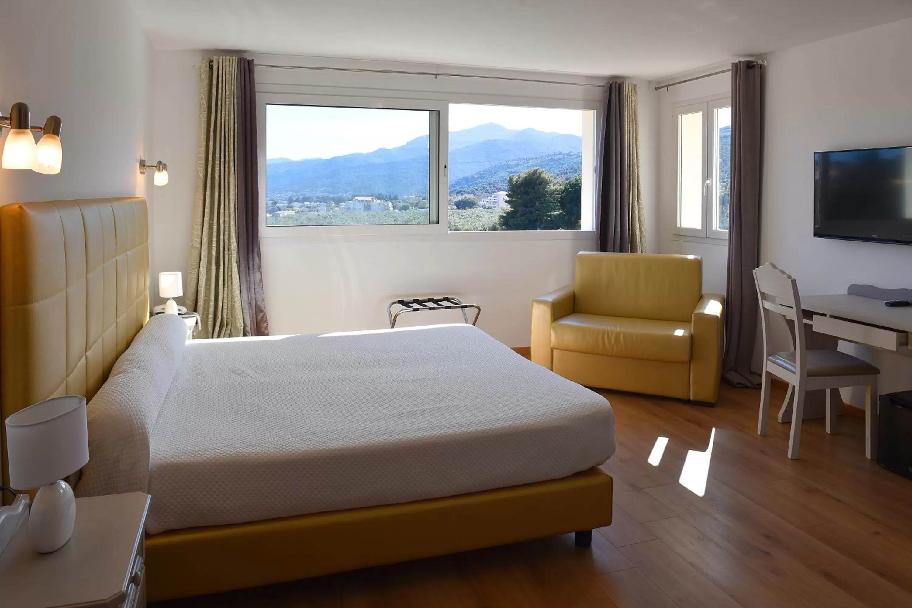 Photo of the whole room, Bed in Castellu Rossu