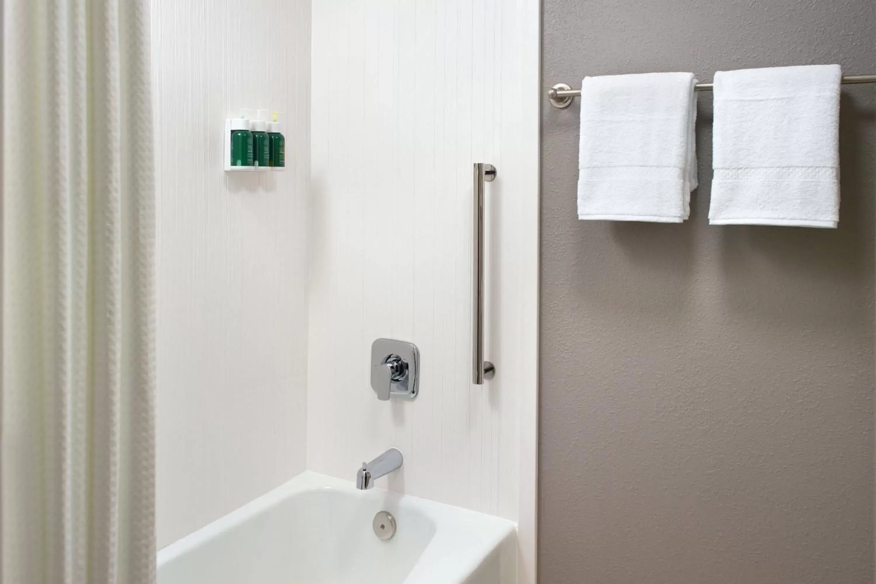 Bathroom in Courtyard by Marriott Raleigh Cary