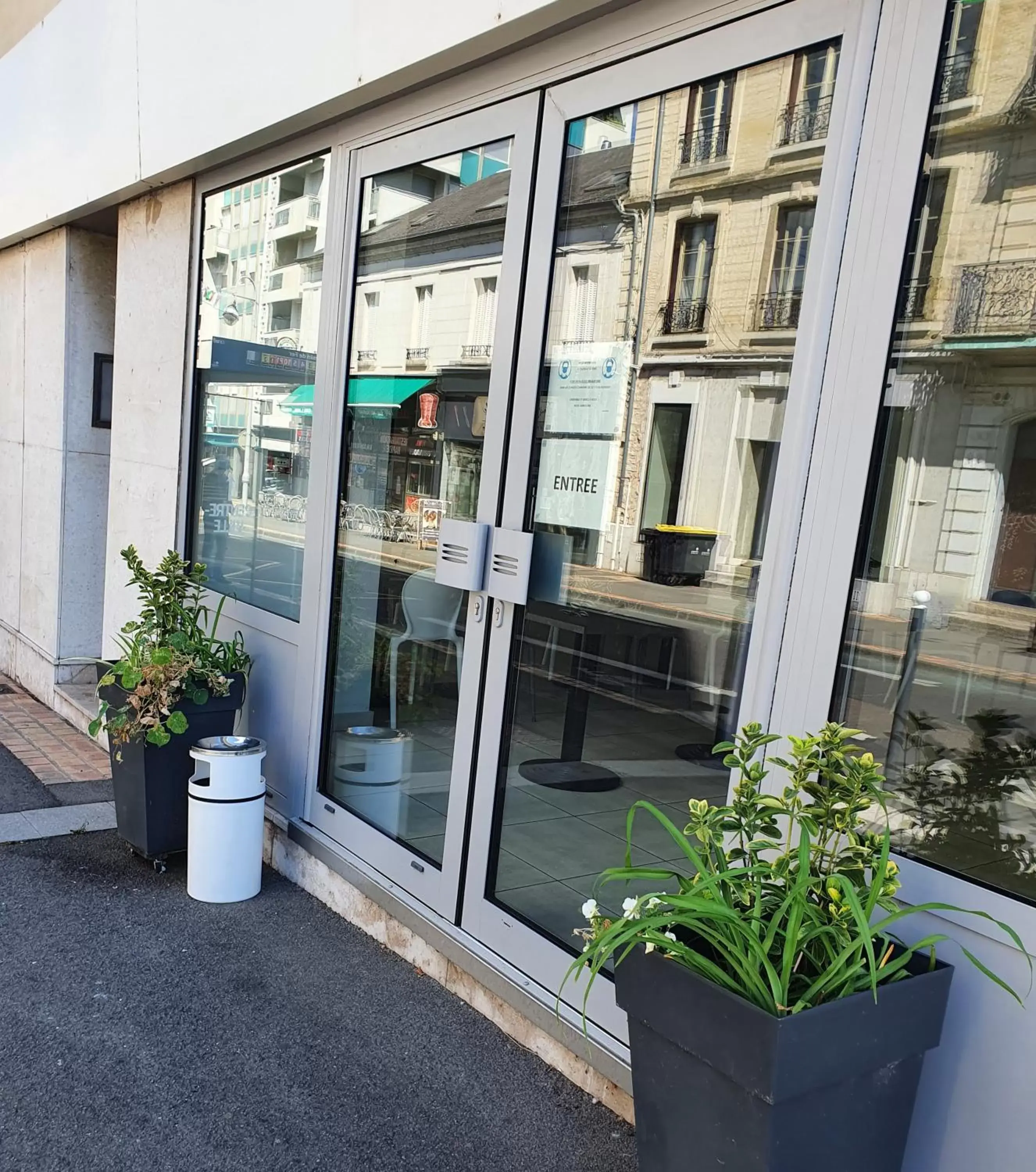 Facade/entrance in The Originals City, Hôtel Nevers Centre Gare (Inter-Hotel)