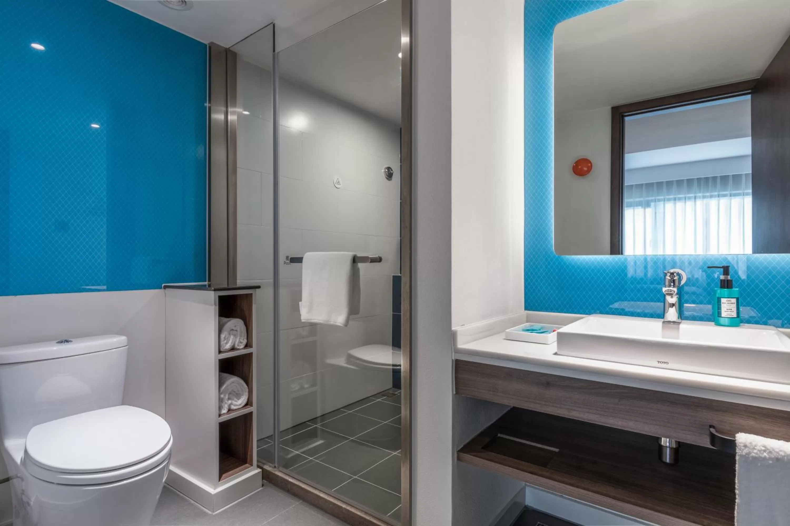 Toilet in Holiday Inn Express Ningbo City Center by IHG