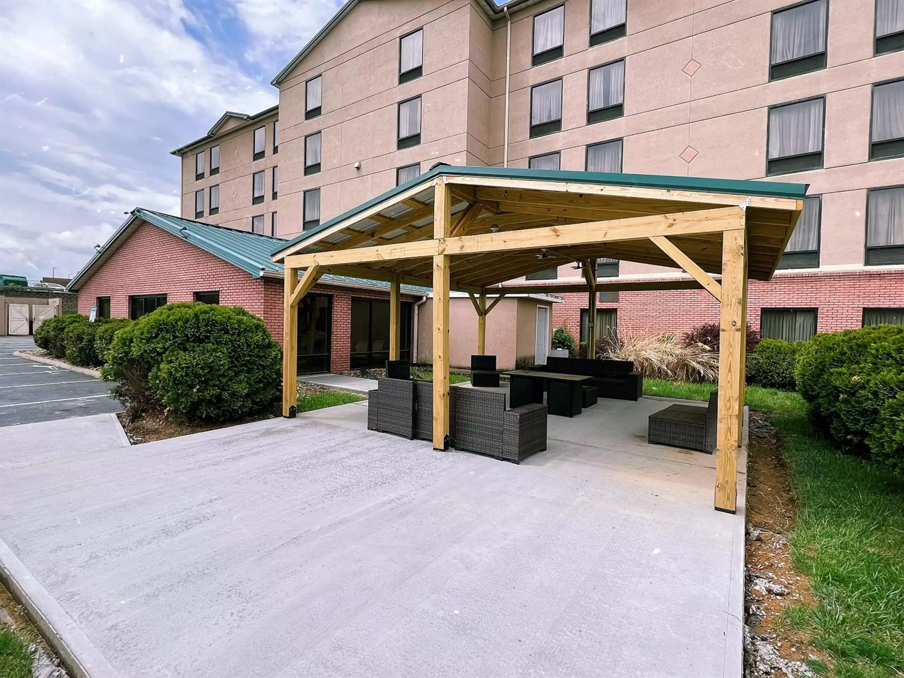 Patio, Property Building in Holiday Inn Express Hotel & Suites Charleston-Southridge, an IHG Hotel