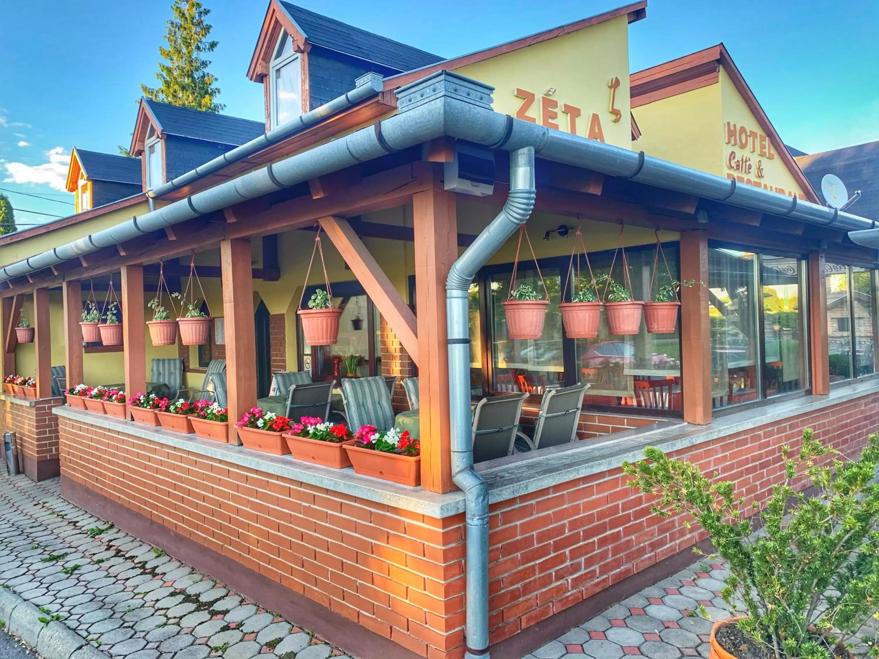 Restaurant/places to eat in Hotel Zéta