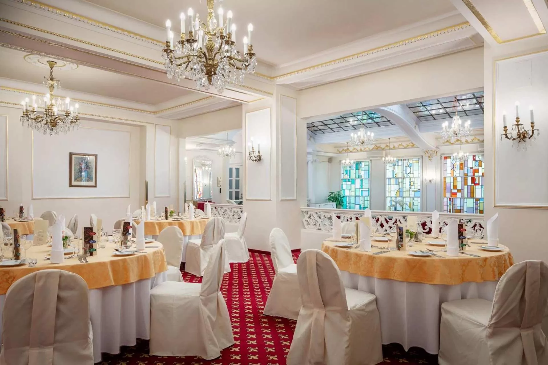 Restaurant/places to eat in Ambassador Zlata Husa