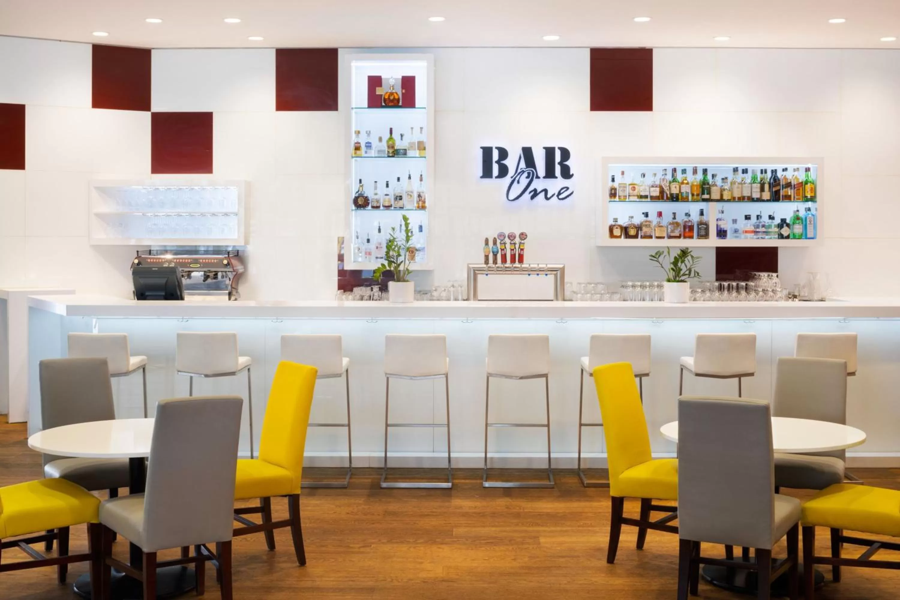 Lounge or bar in Sheraton Vancouver Wall Centre