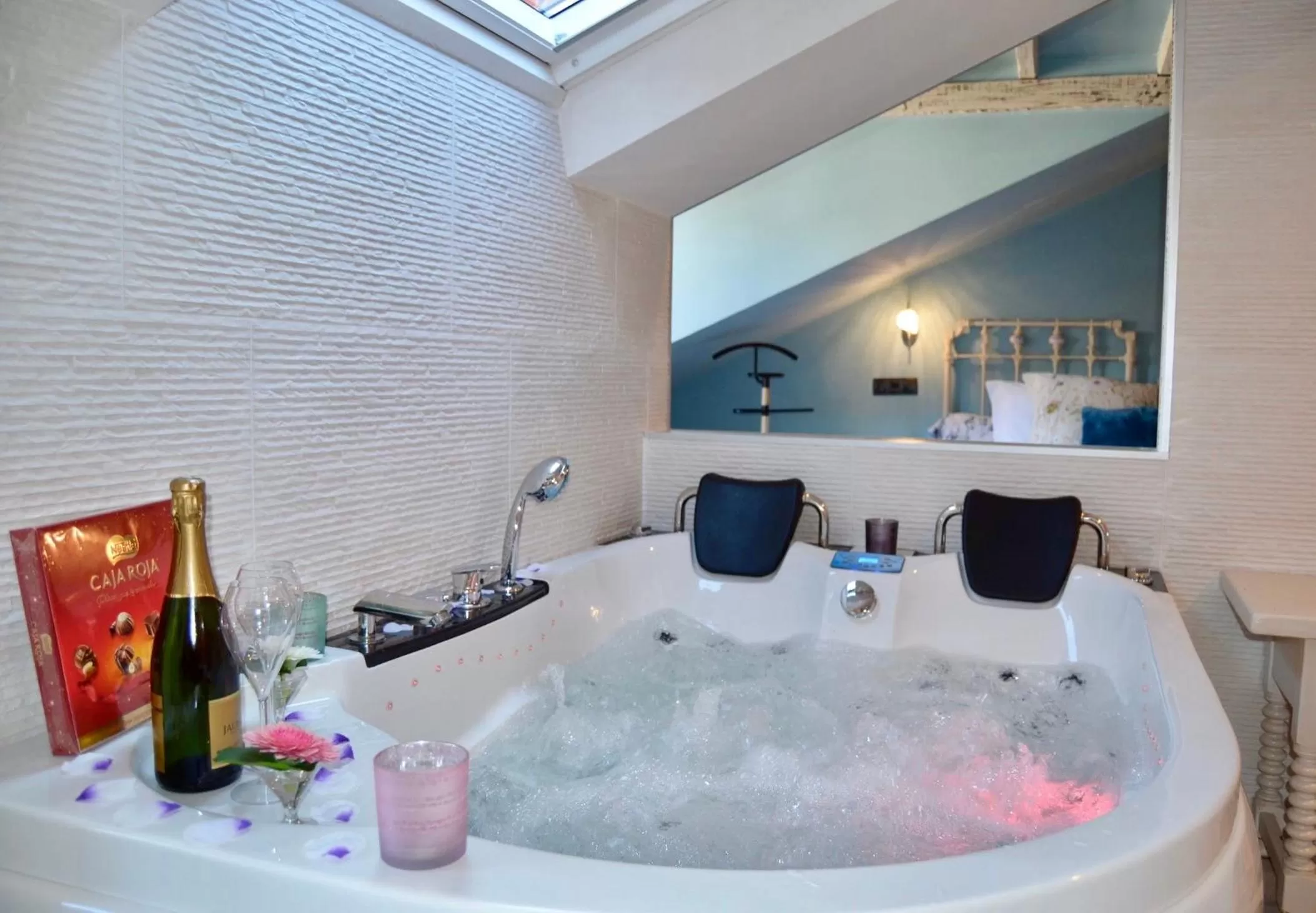 Hot Tub in Akla Suites con Jacuzzi Santillana