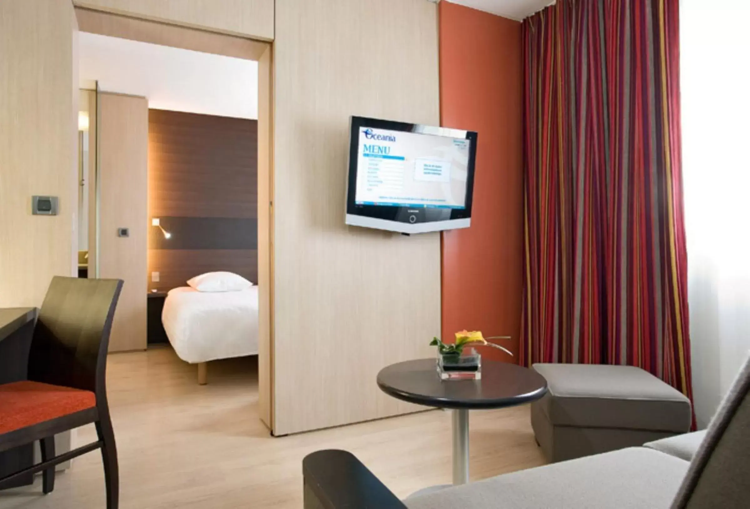 Photo of the whole room, TV/Entertainment Center in Hôtel Oceania Nantes