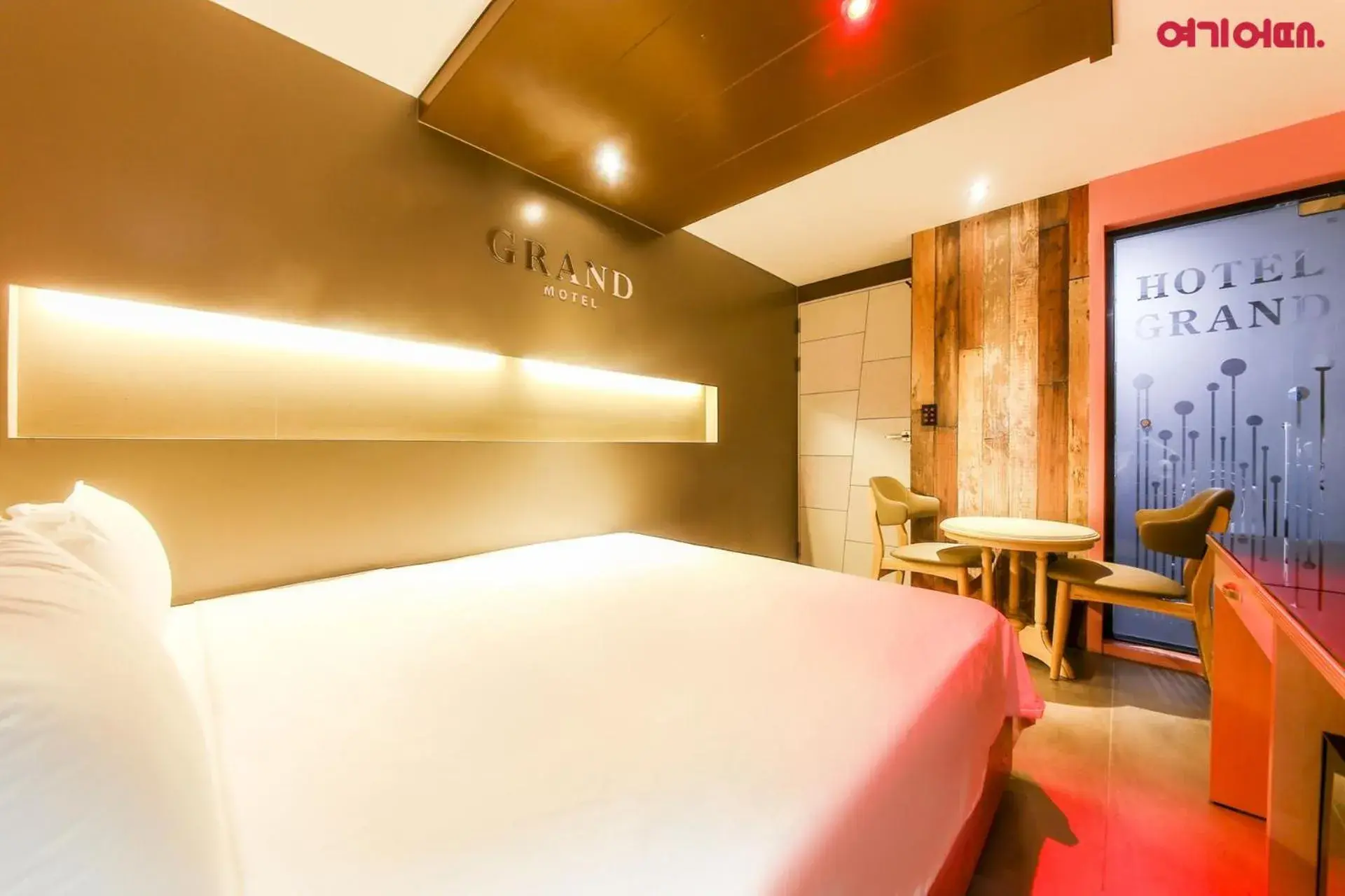 Photo of the whole room in Goodstay Grand Motel Chuncheon Photo of the whole room in Goodstay Grand Motel Chuncheon