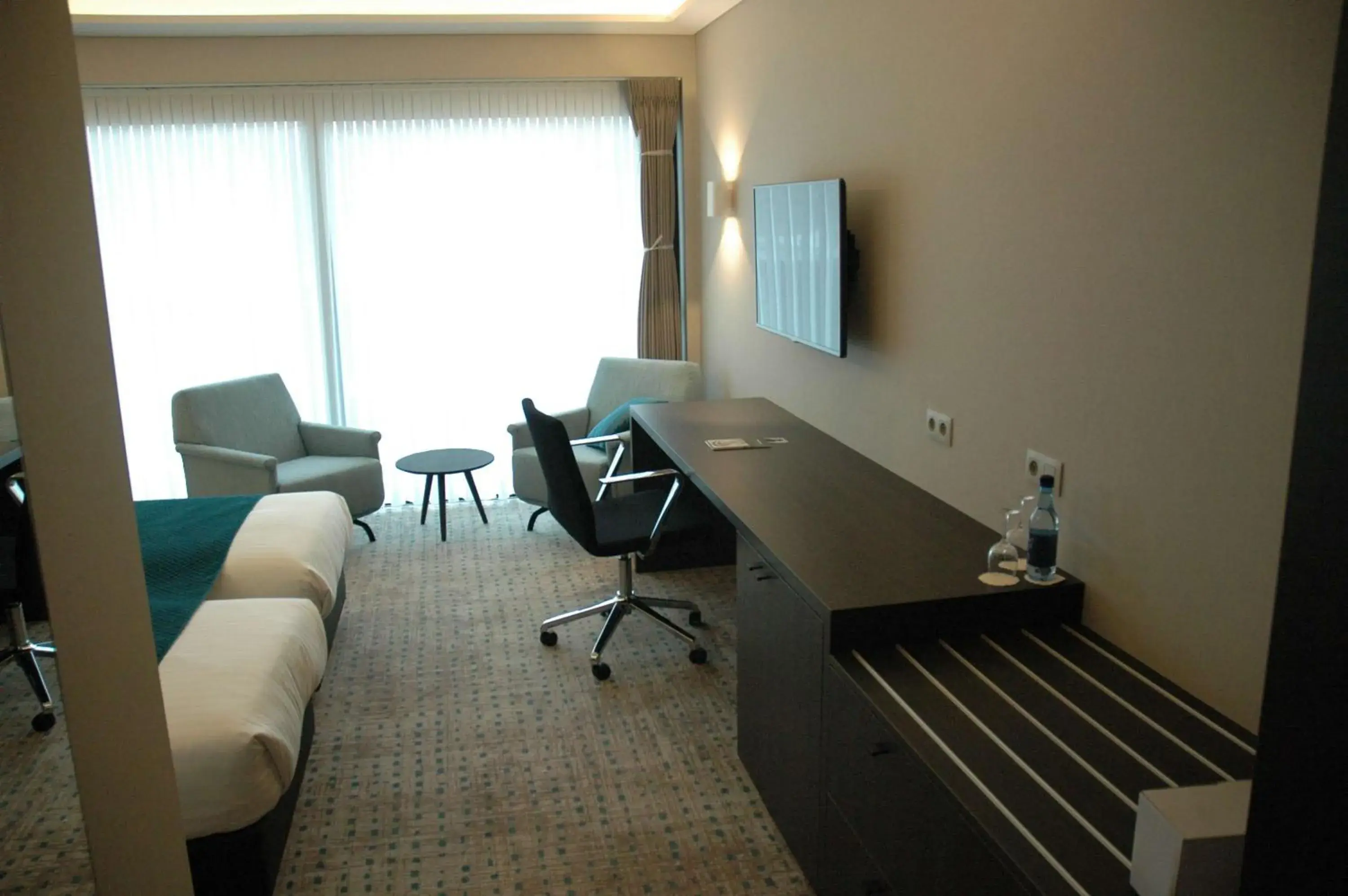 Photo of the whole room, TV/Entertainment Center in Hotel Restaurant Weinebrugge