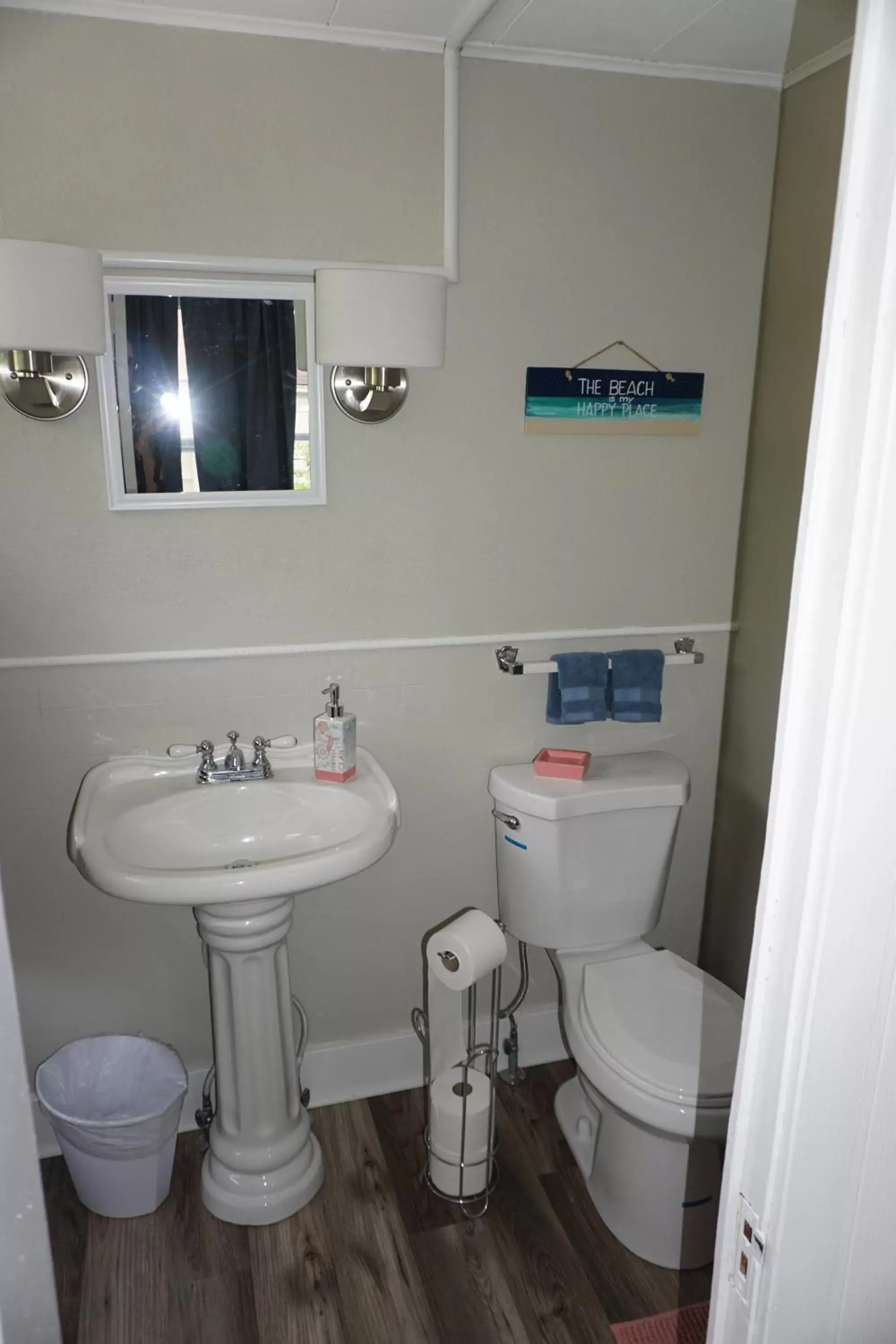 King Suite in Charlevoix House - The Northside King Suite in Charlevoix House - The Northside