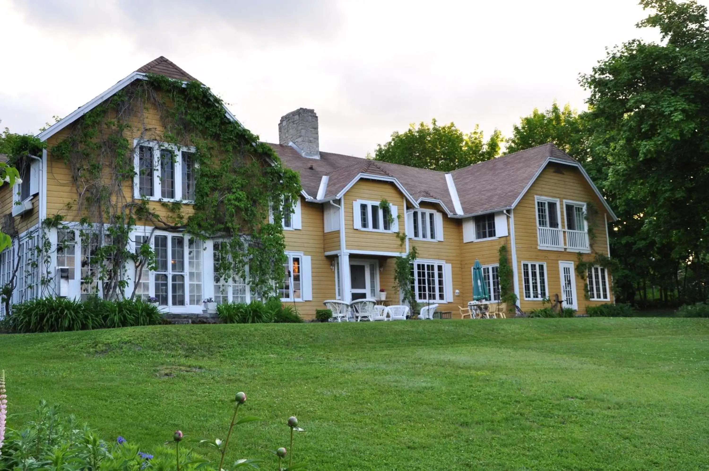 Facade/entrance, Property Building in Auberge sur la Côte