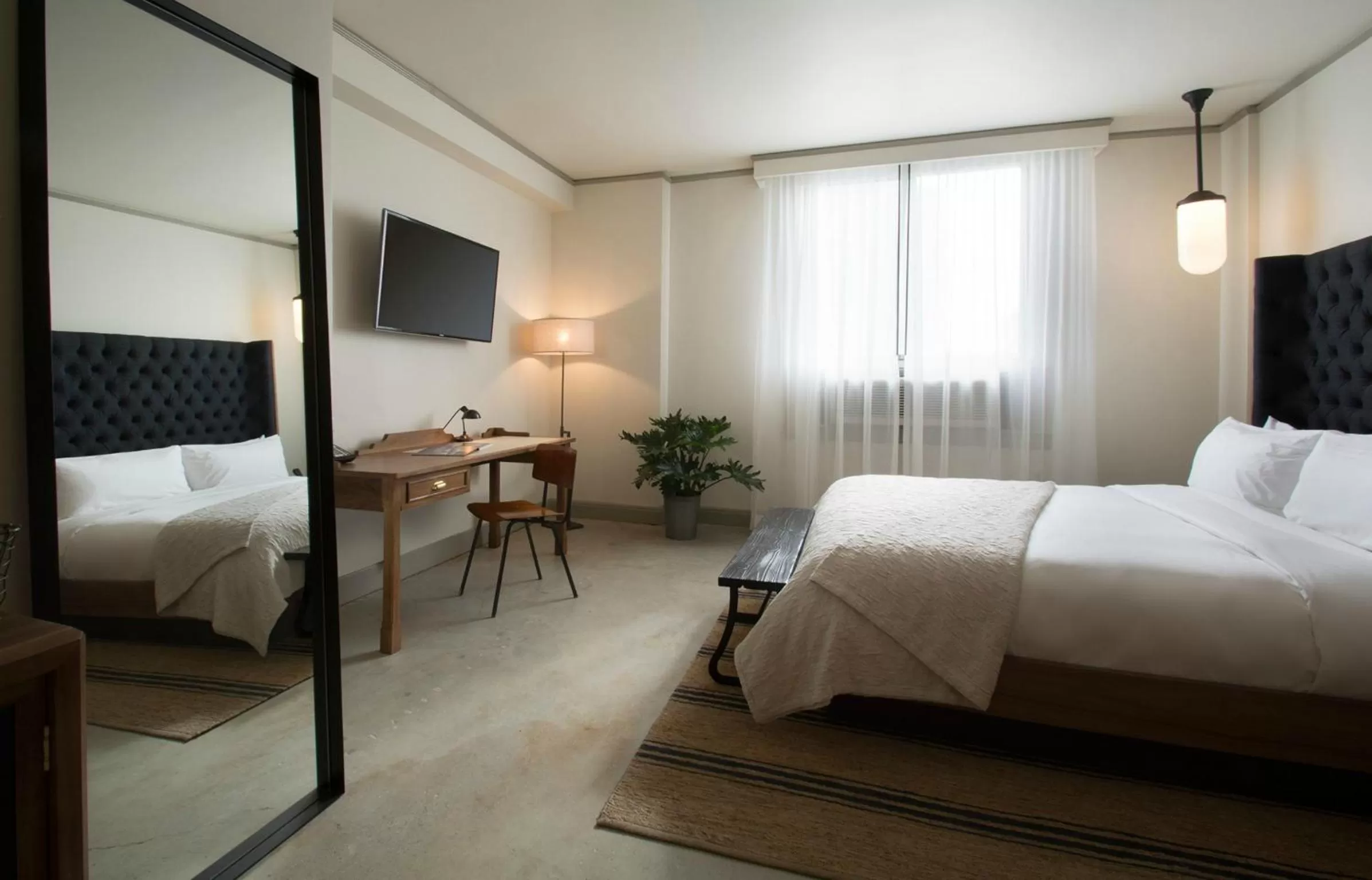 Photo of the whole room, Bed in Hotel G San Francisco