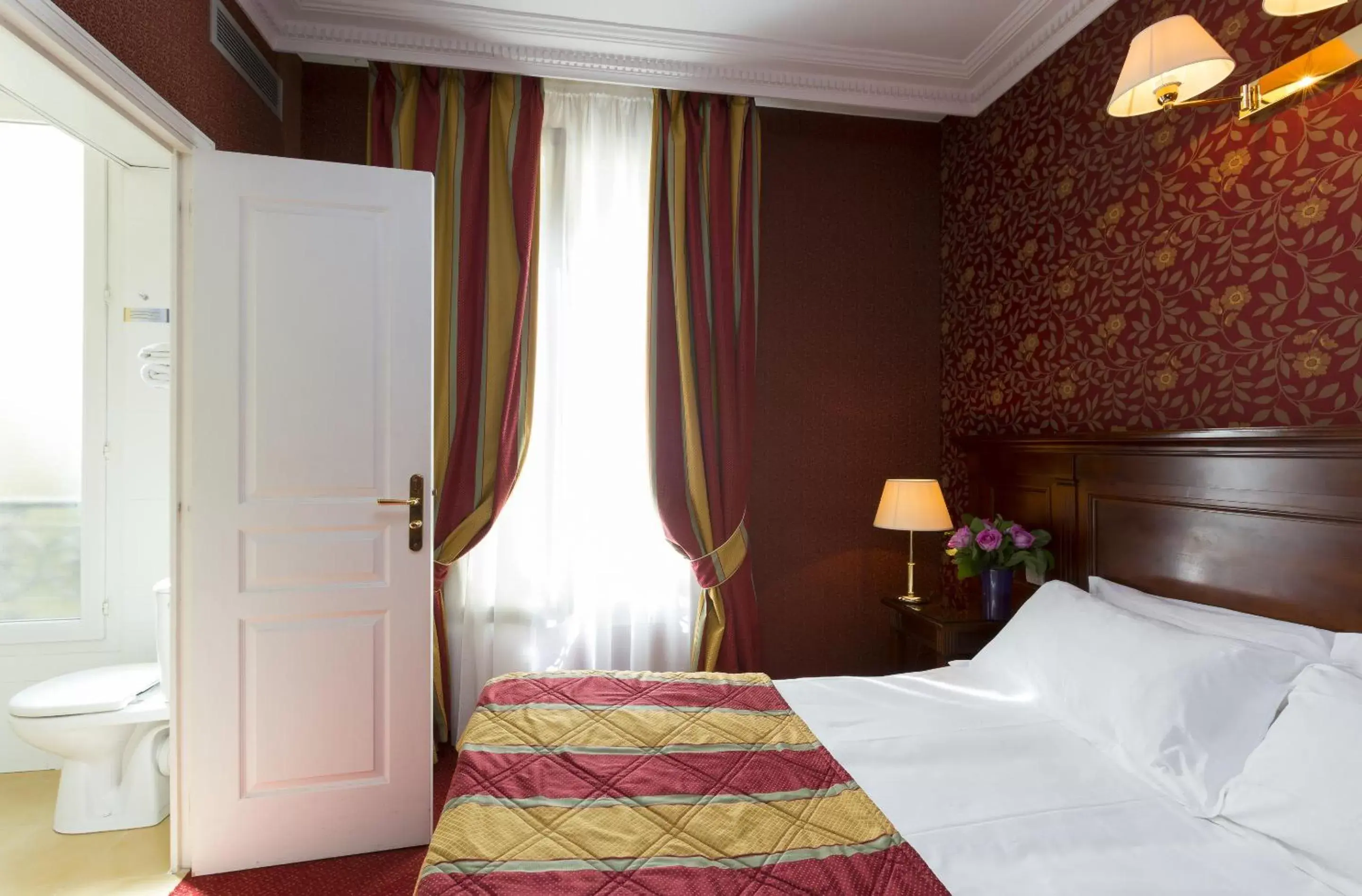 Bedroom, Room Photo in Elysees Niel Hotel