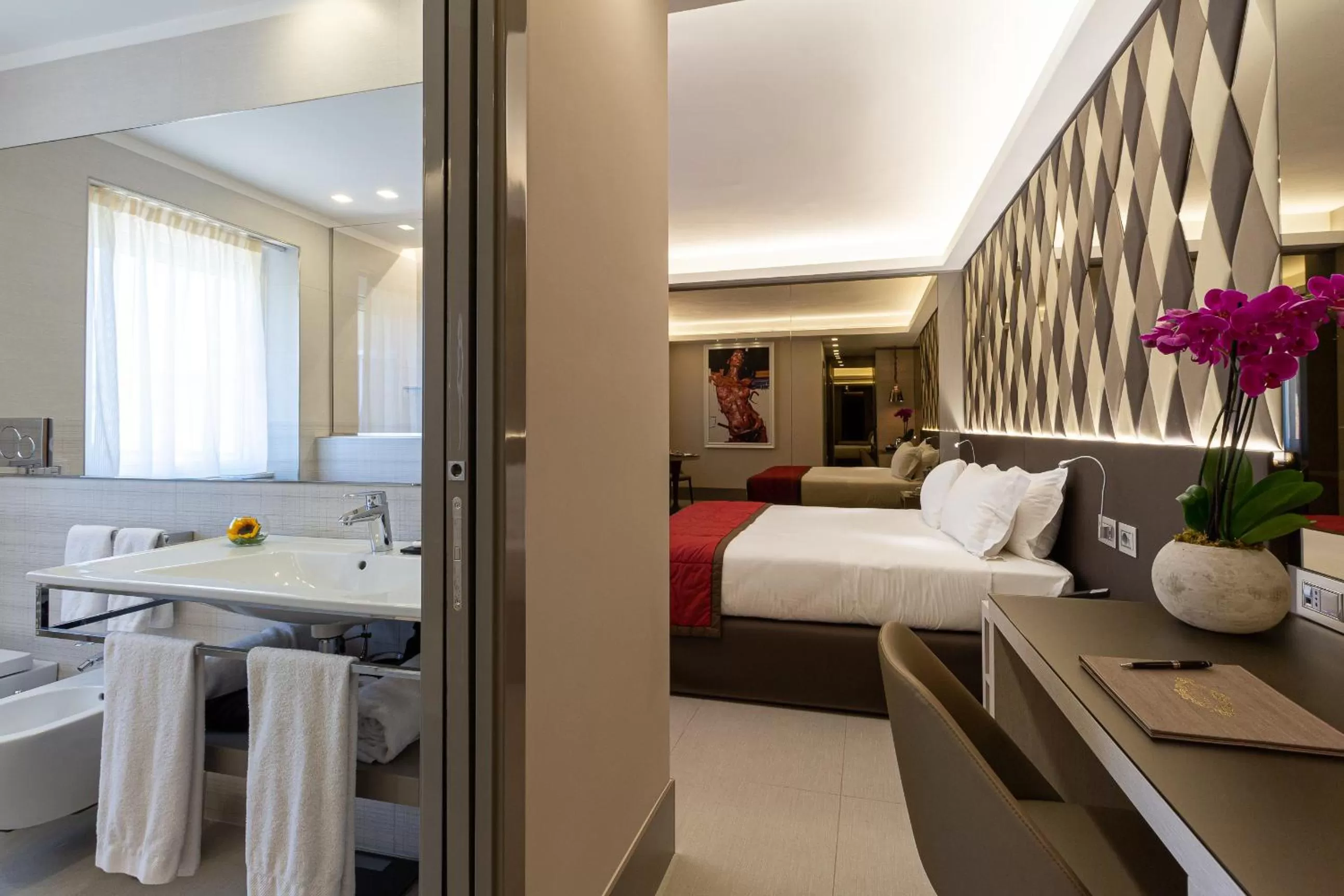 Photo of the whole room, Bed in Harry's Bar Trevi Hotel & Restaurant