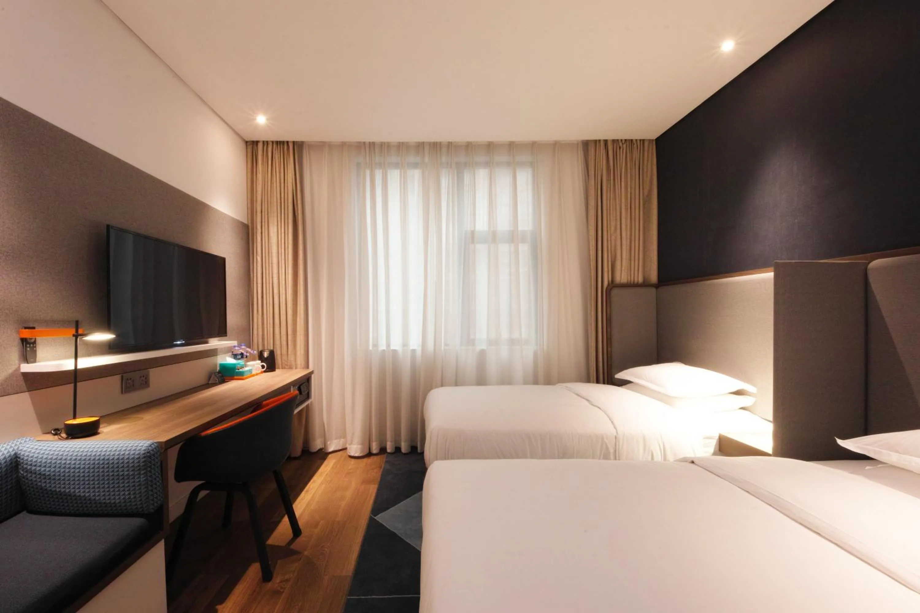 Photo of the whole room, Bed in Holiday Inn Express Hefei Shushan by IHG