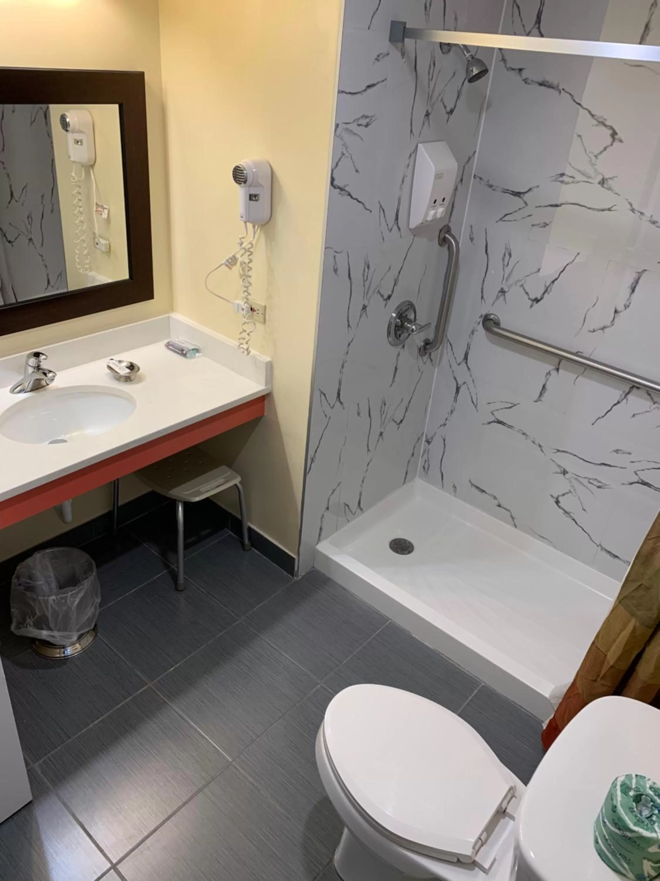 Bathroom in Four Winds Country Motel