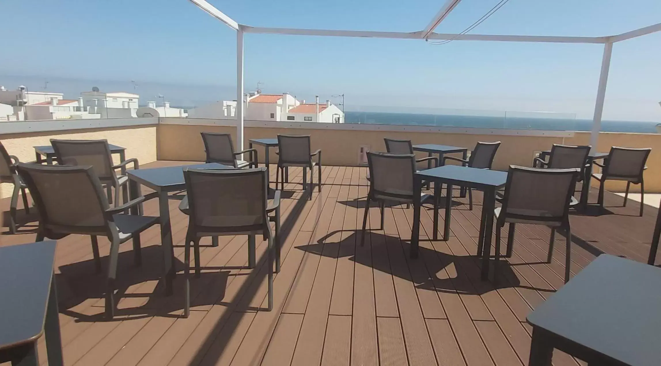 Balcony/Terrace, Restaurant/Places to Eat in Hotel Apartamento Foz Atlantida